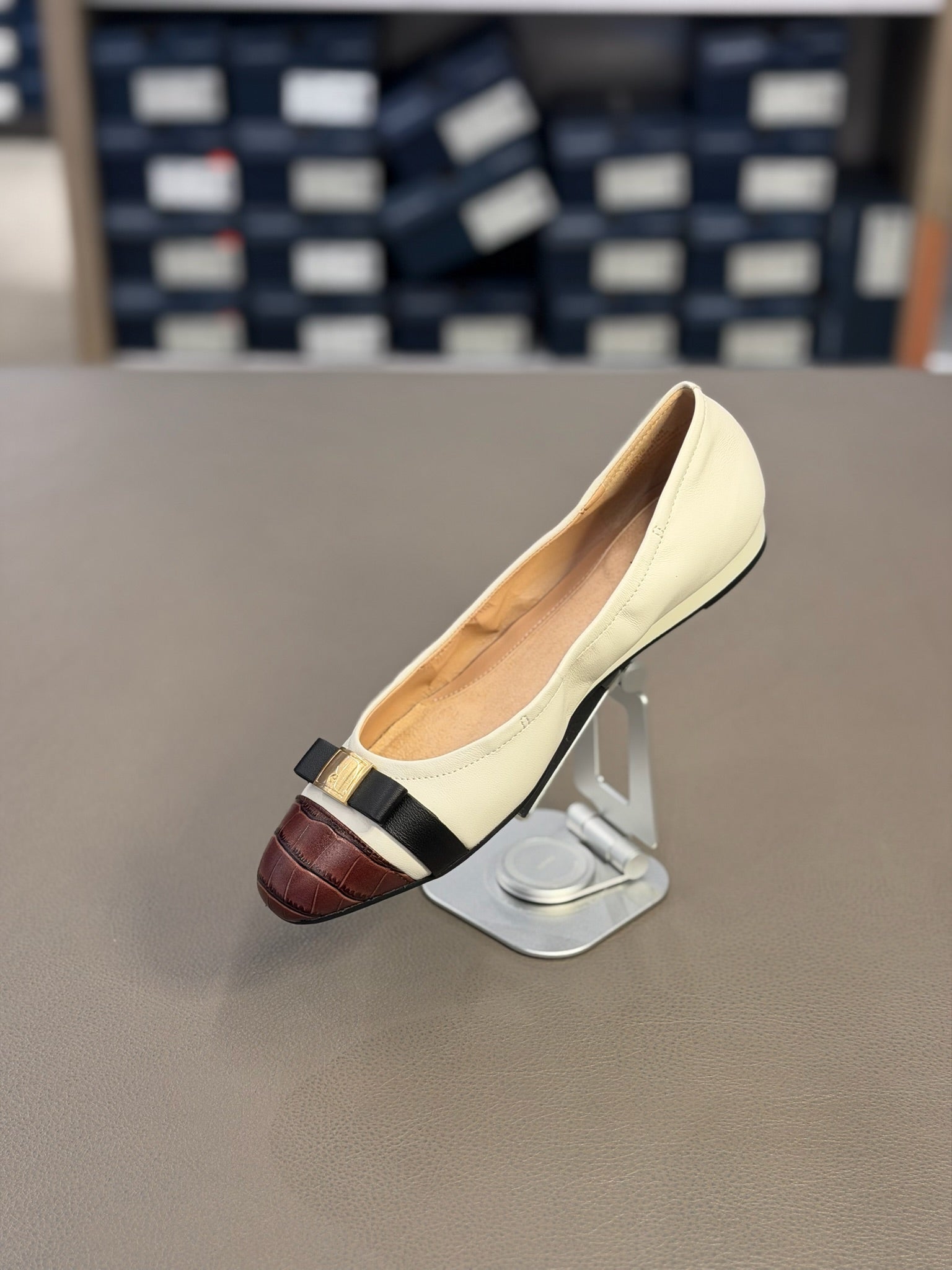 Women's Go-to Tova Bow