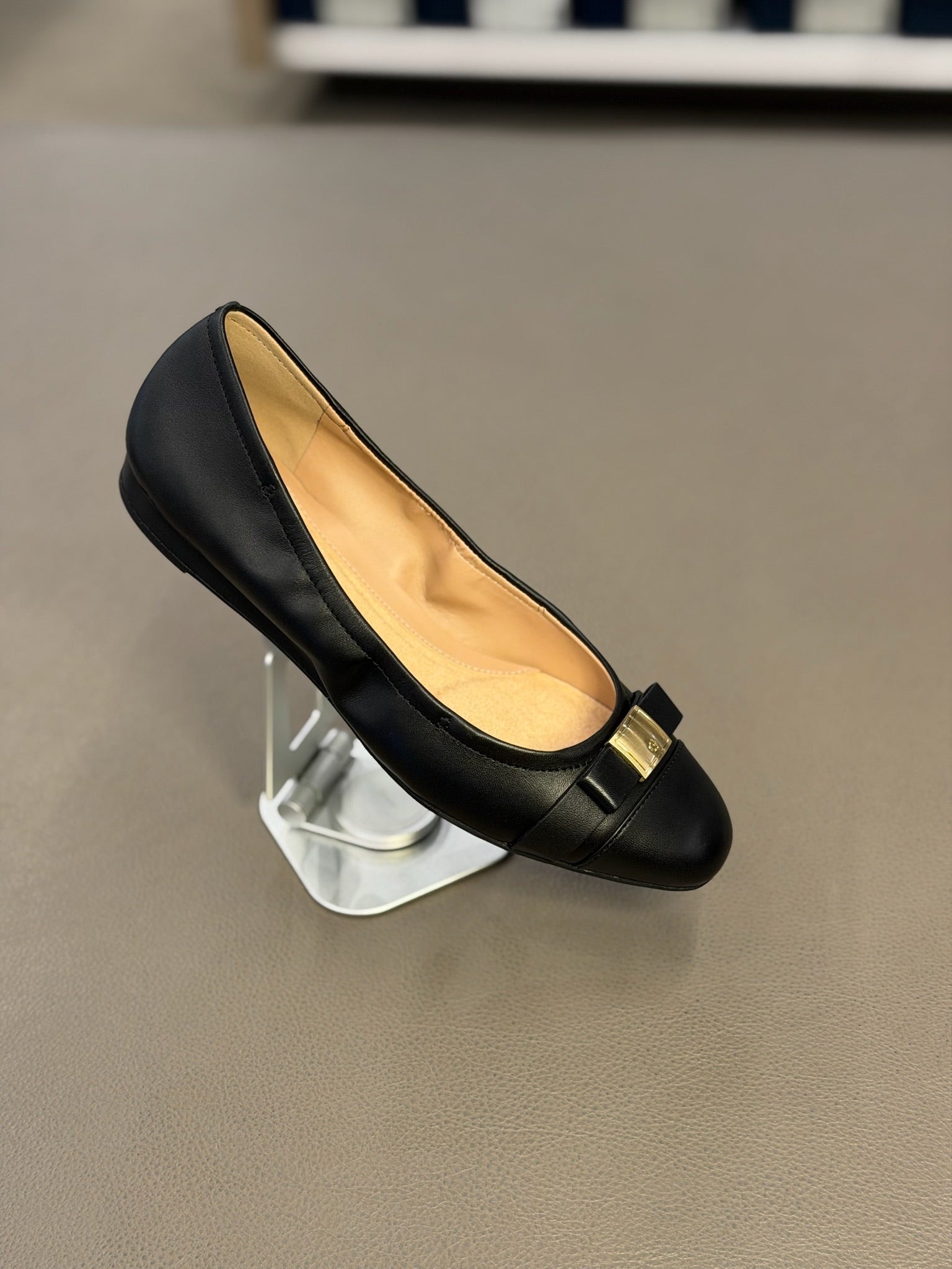 Women's Go-to Tova Bow