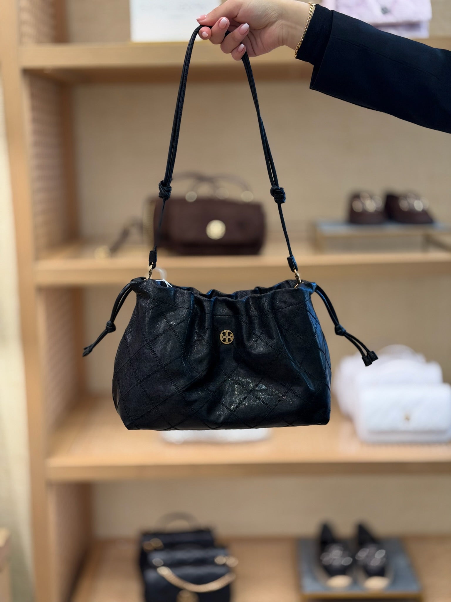 Willa Large E/W Drawstring Bag