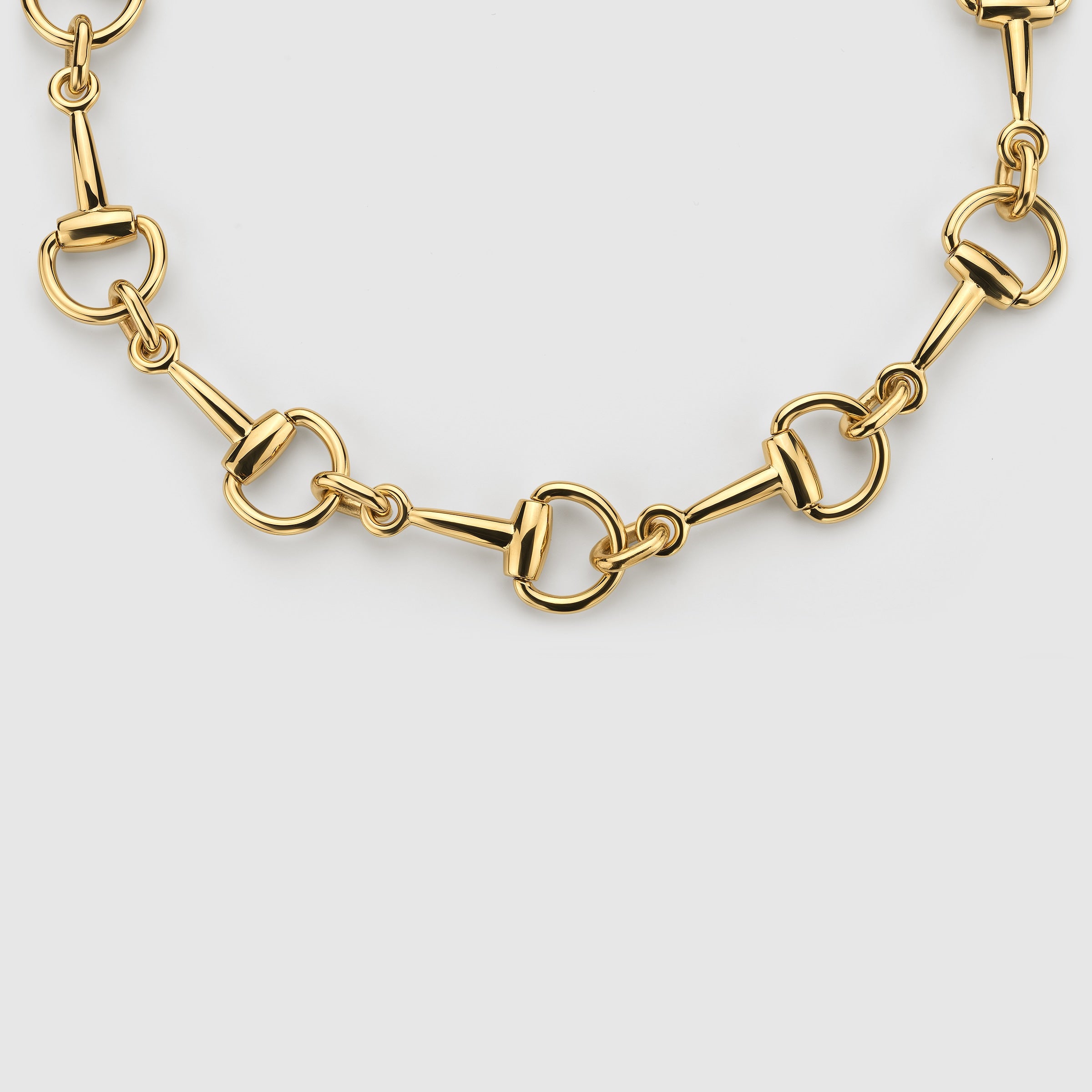 latón en tono dorado