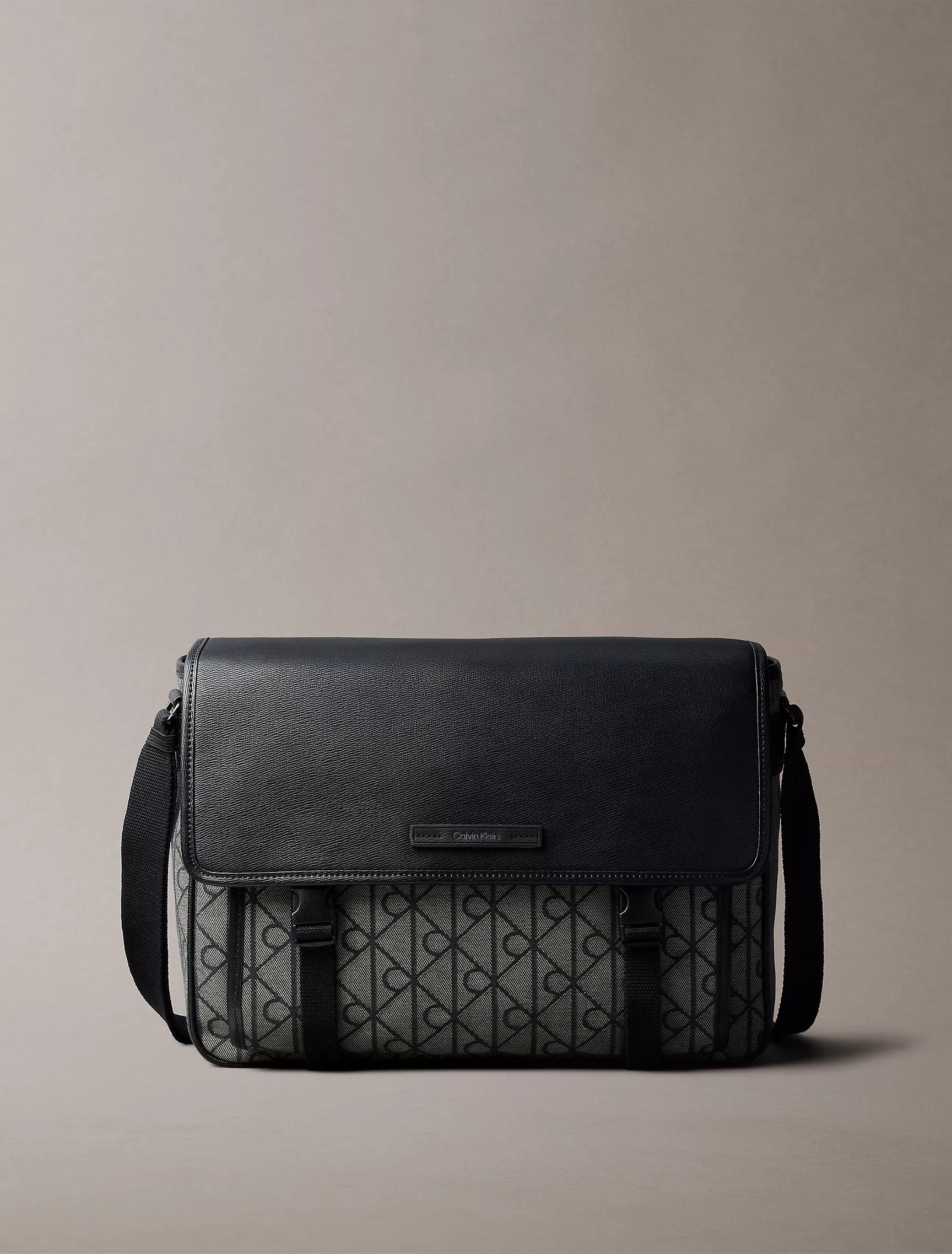 Lotus Beige / Black Aop