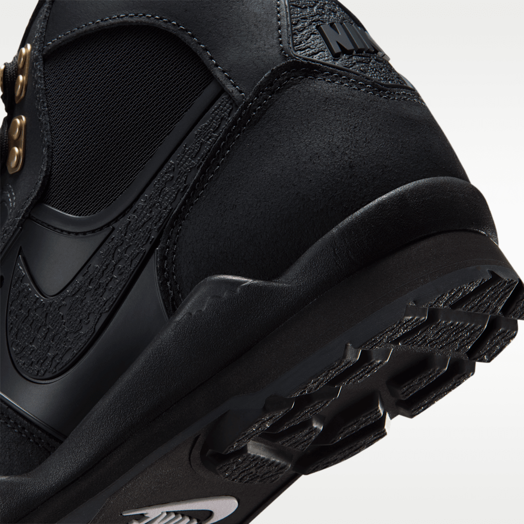 Black/Metallic Gold/White/Black