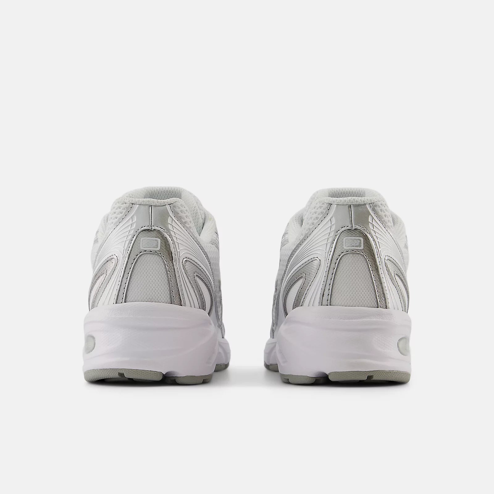 White With Metallic Silver 877 C And Reflection