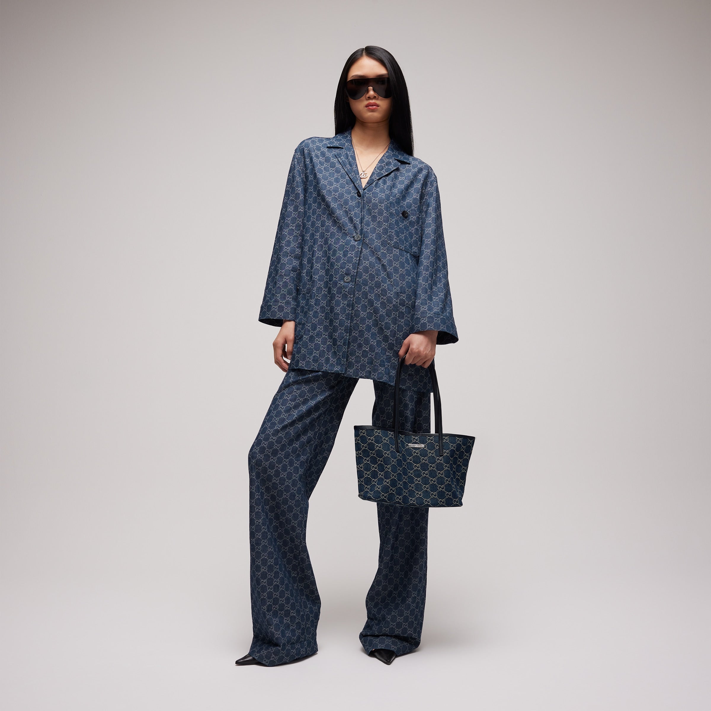 denim azul oscuro con GG