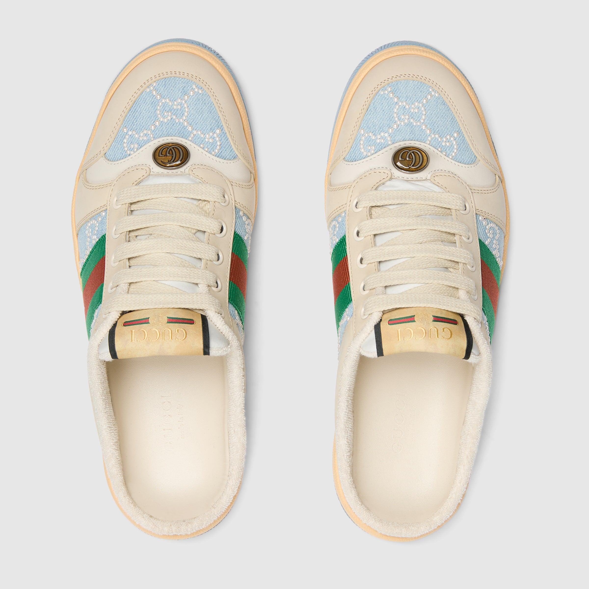 canvas con GG y perlas azul claro