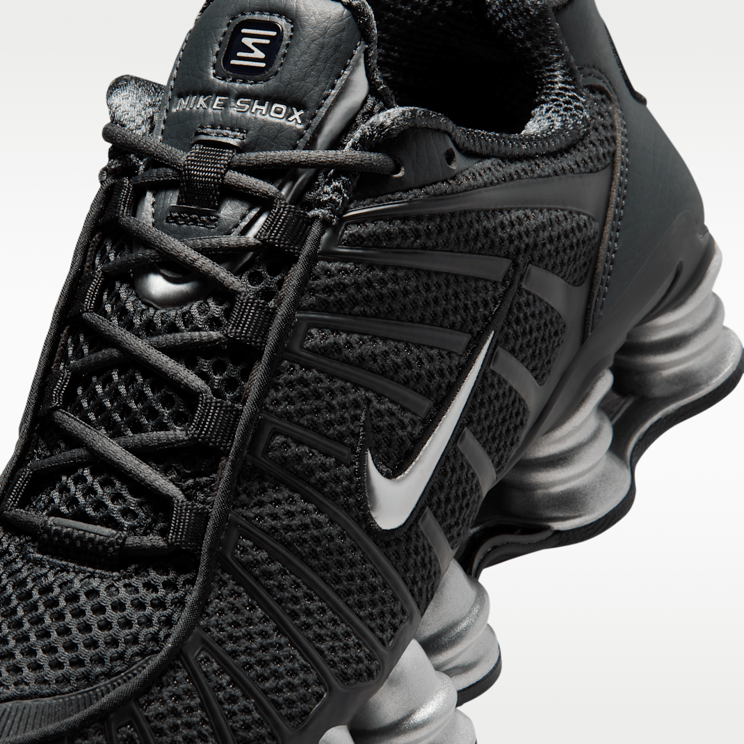 Off Noir/Black/Metallic Silver