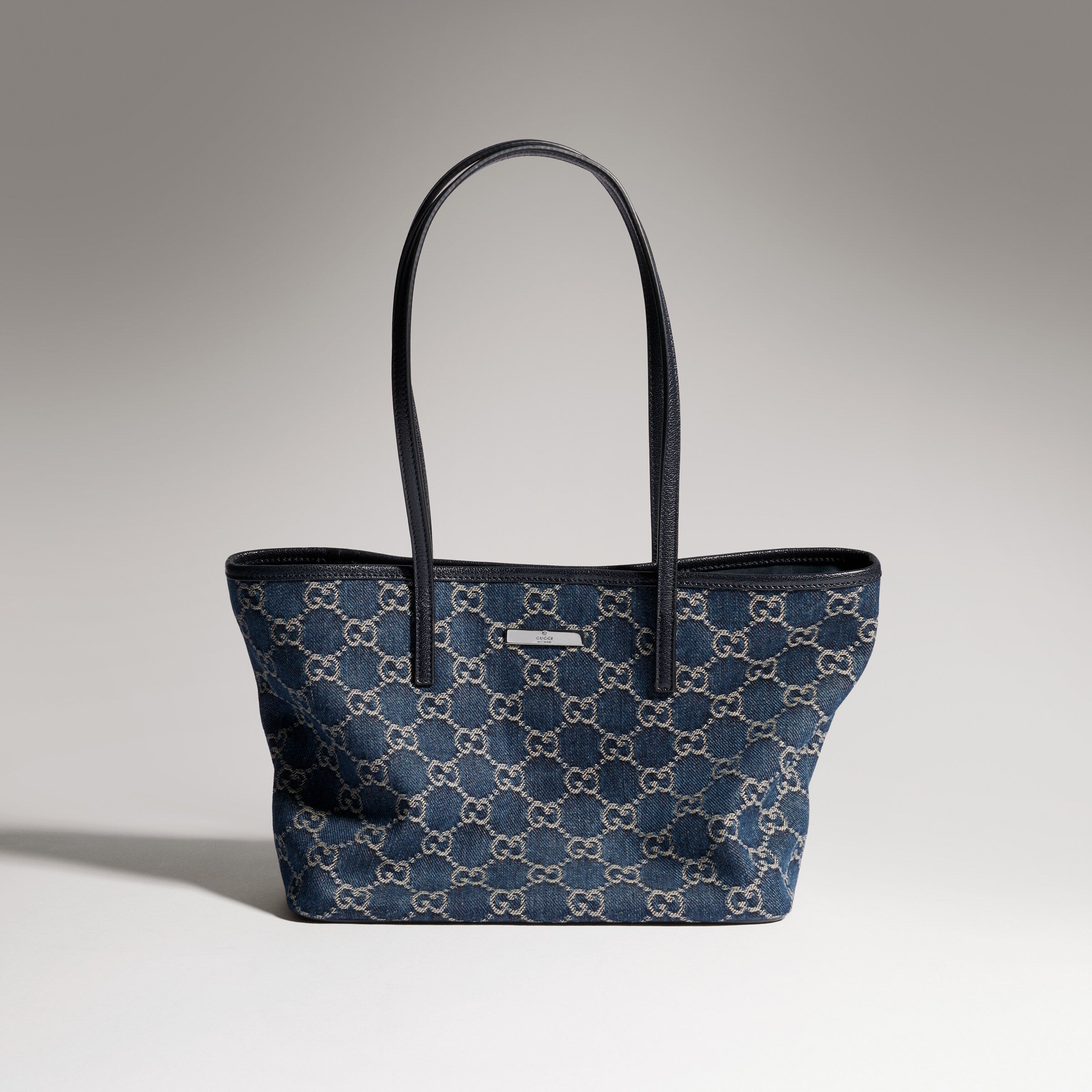 denim azul oscuro con GG