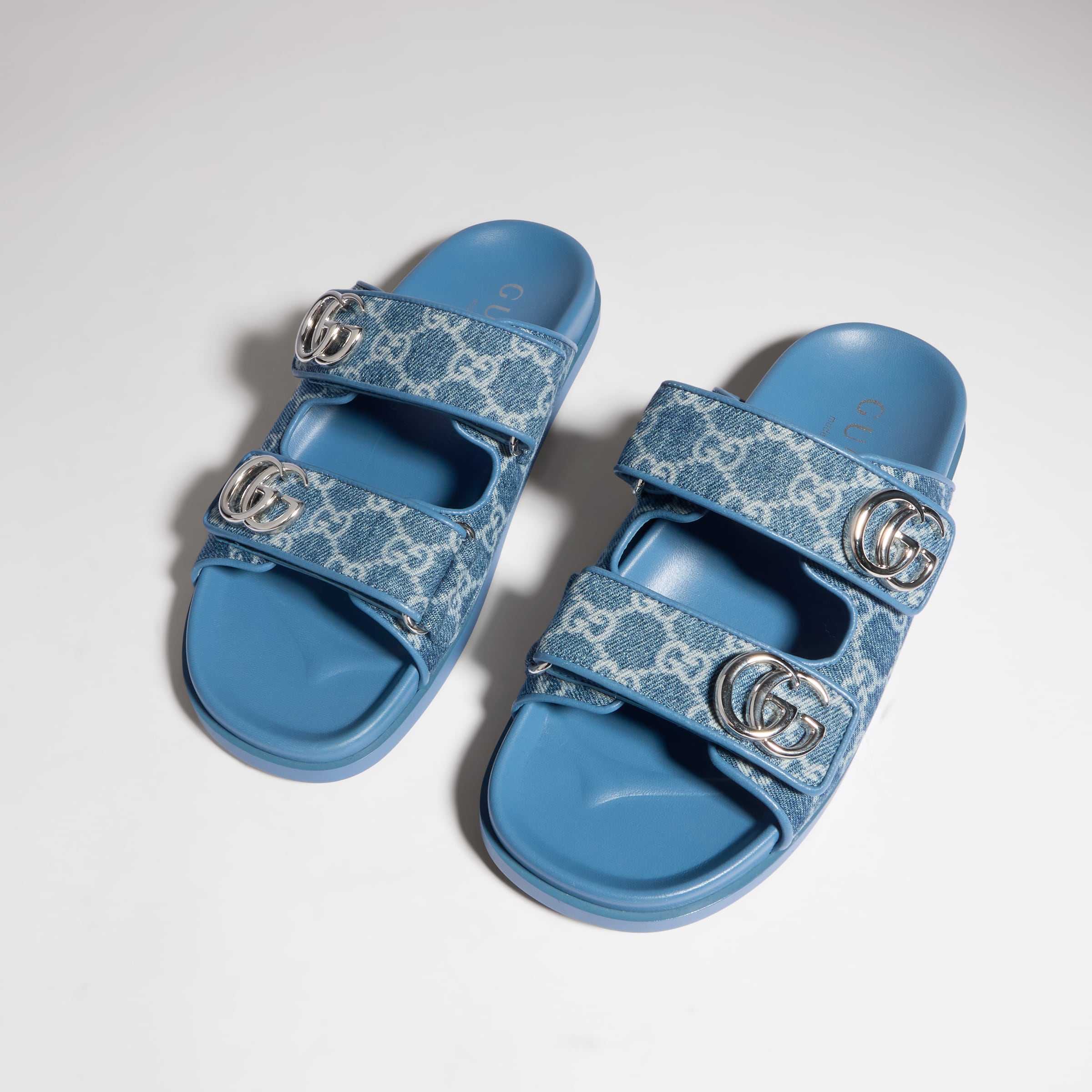 denim azul con GG