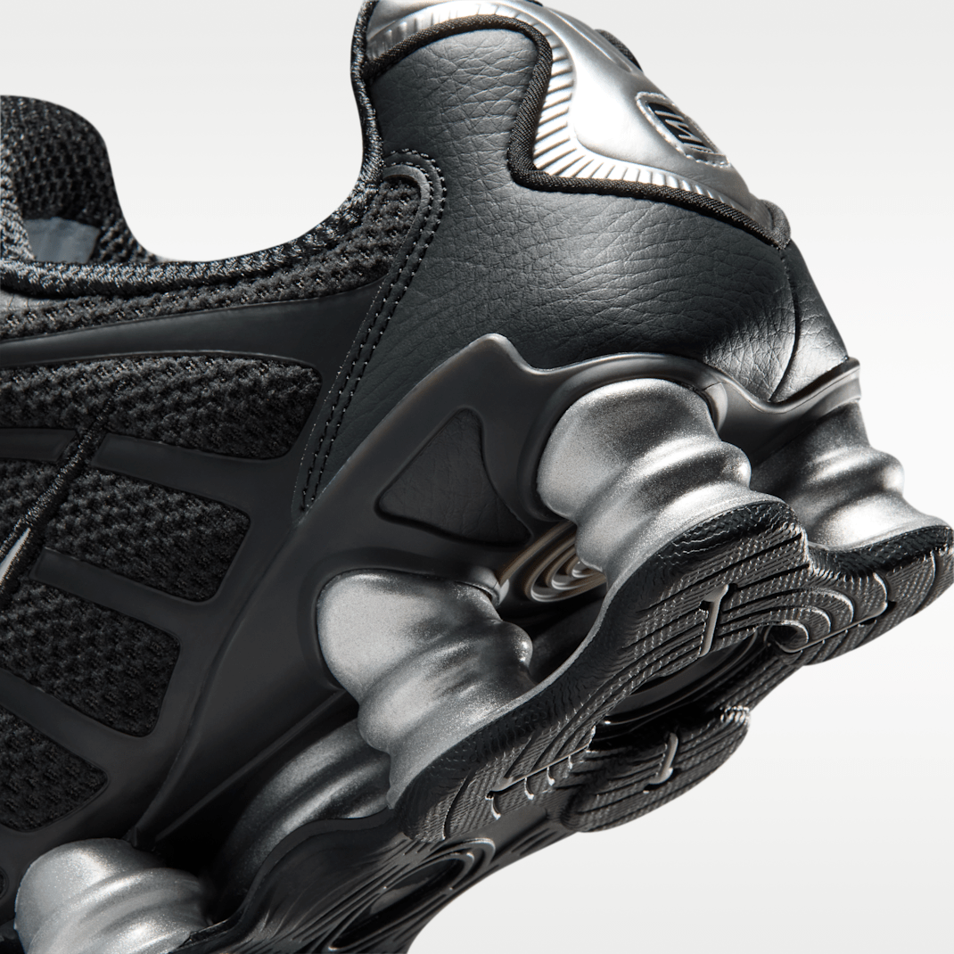 Off Noir/Black/Metallic Silver