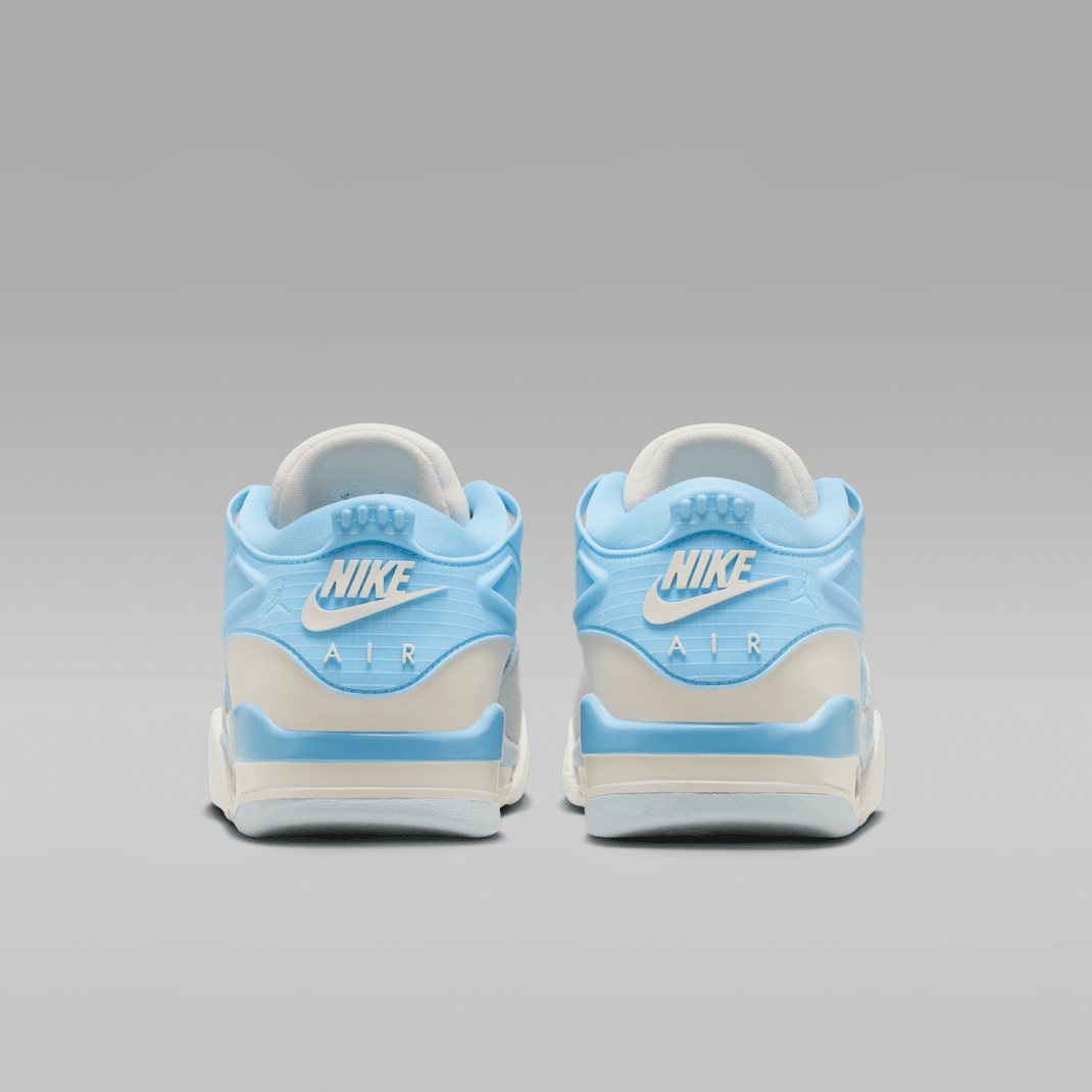 Psychic Blue/Pale Ivory/Aura