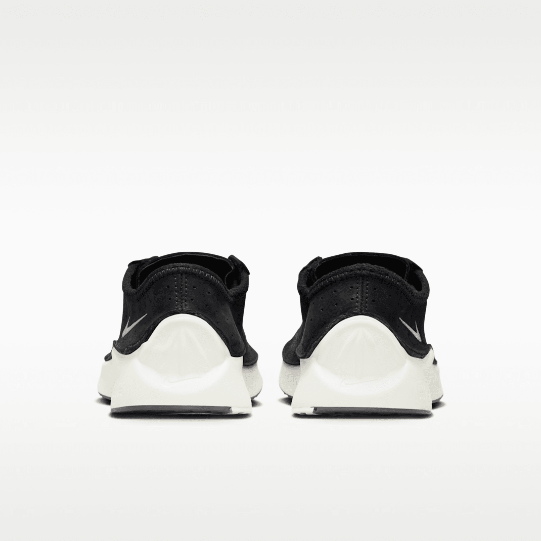 Black/Sail
