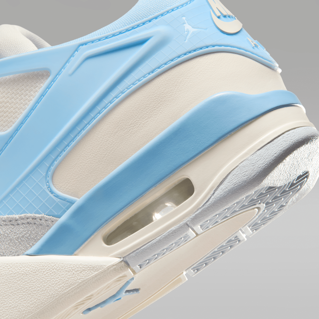 Psychic Blue/Pale Ivory/Aura