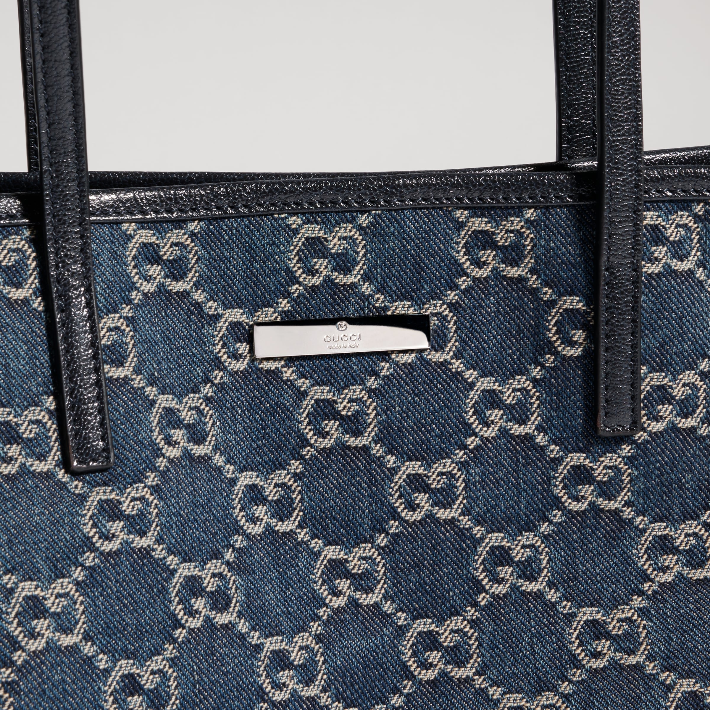 denim azul oscuro con GG