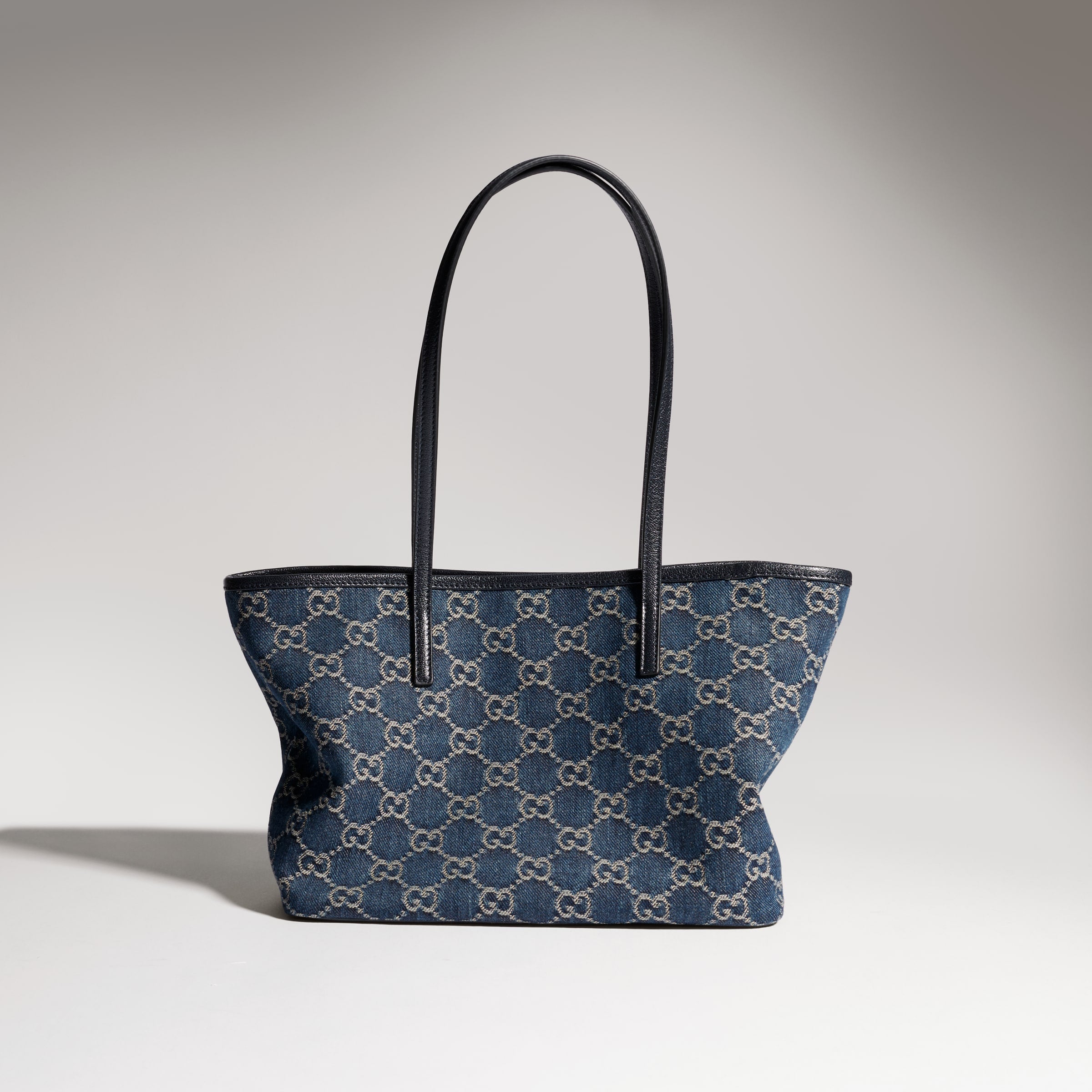 denim azul oscuro con GG