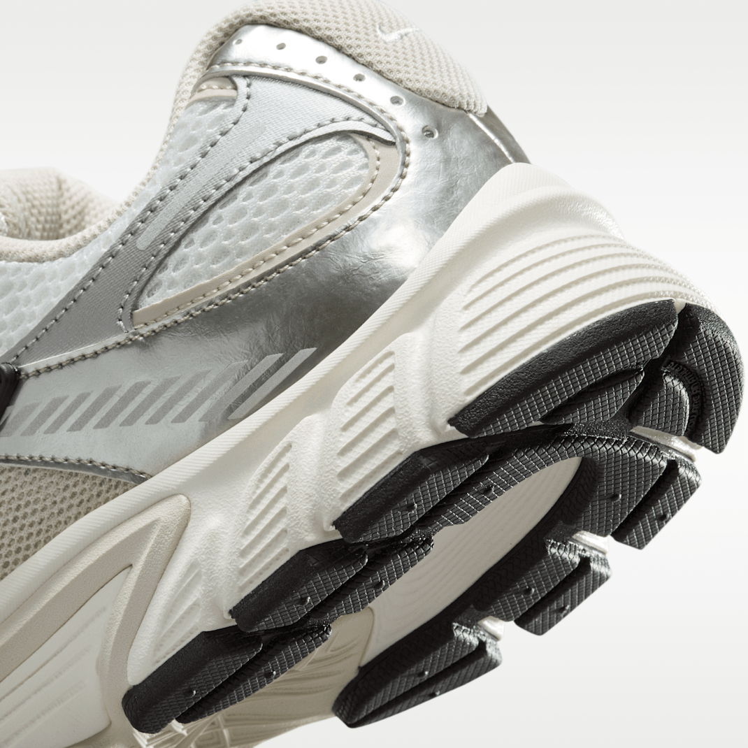 Summit White/Sail/Black/Light Orewood Brown