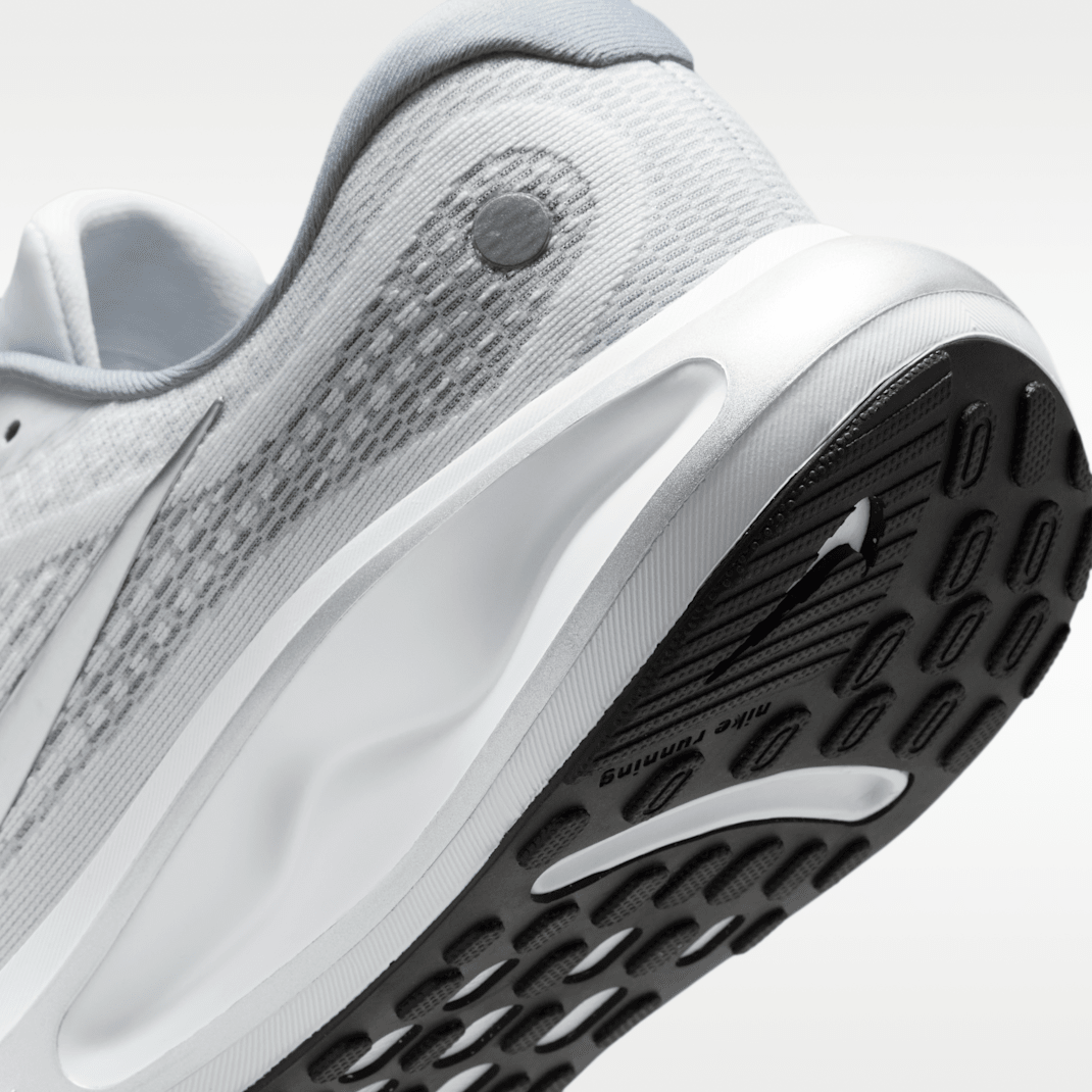 White/Black/Ashen Slate/Metallic Silver