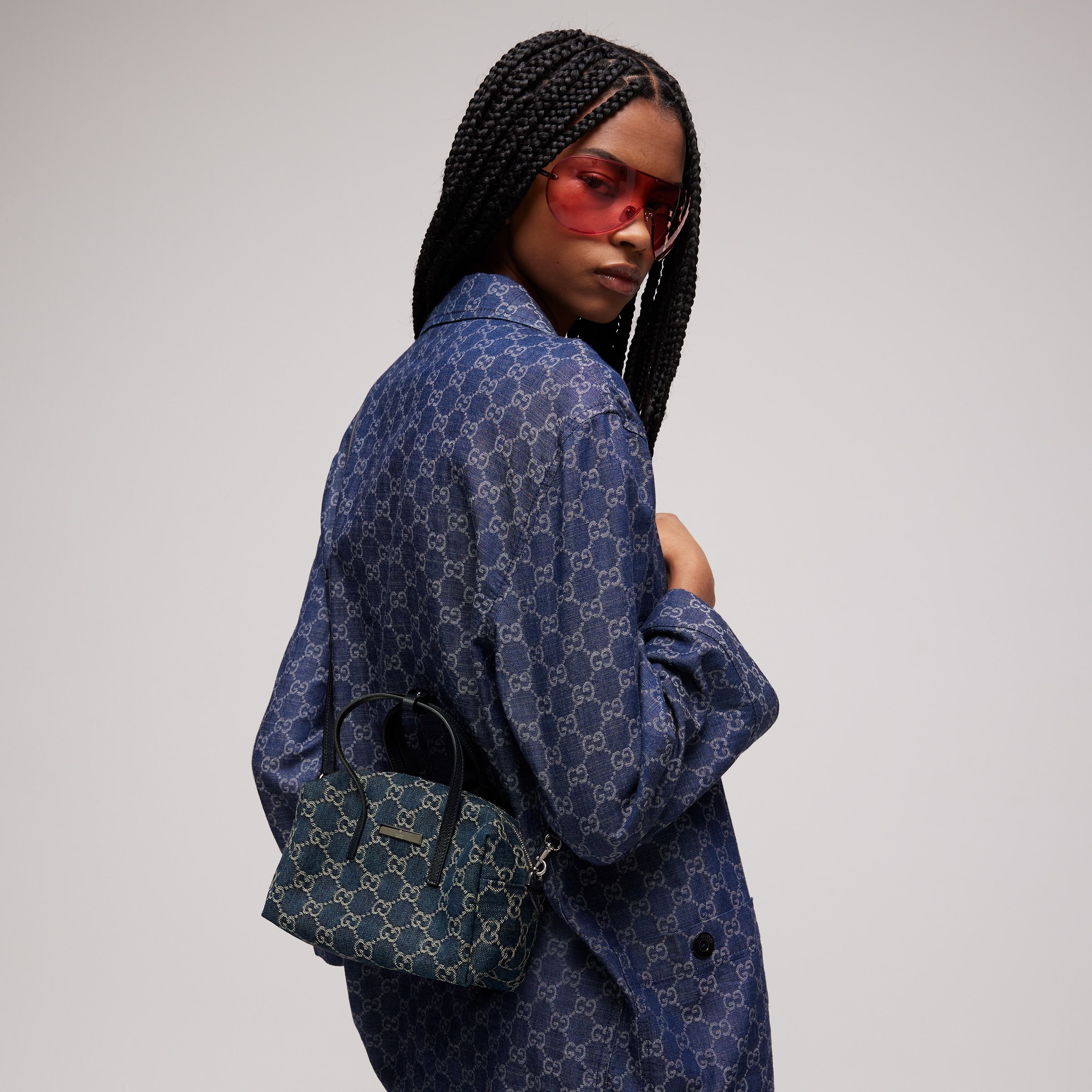 denim azul oscuro con GG
