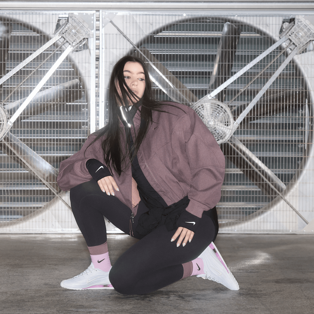 White/Light Magenta