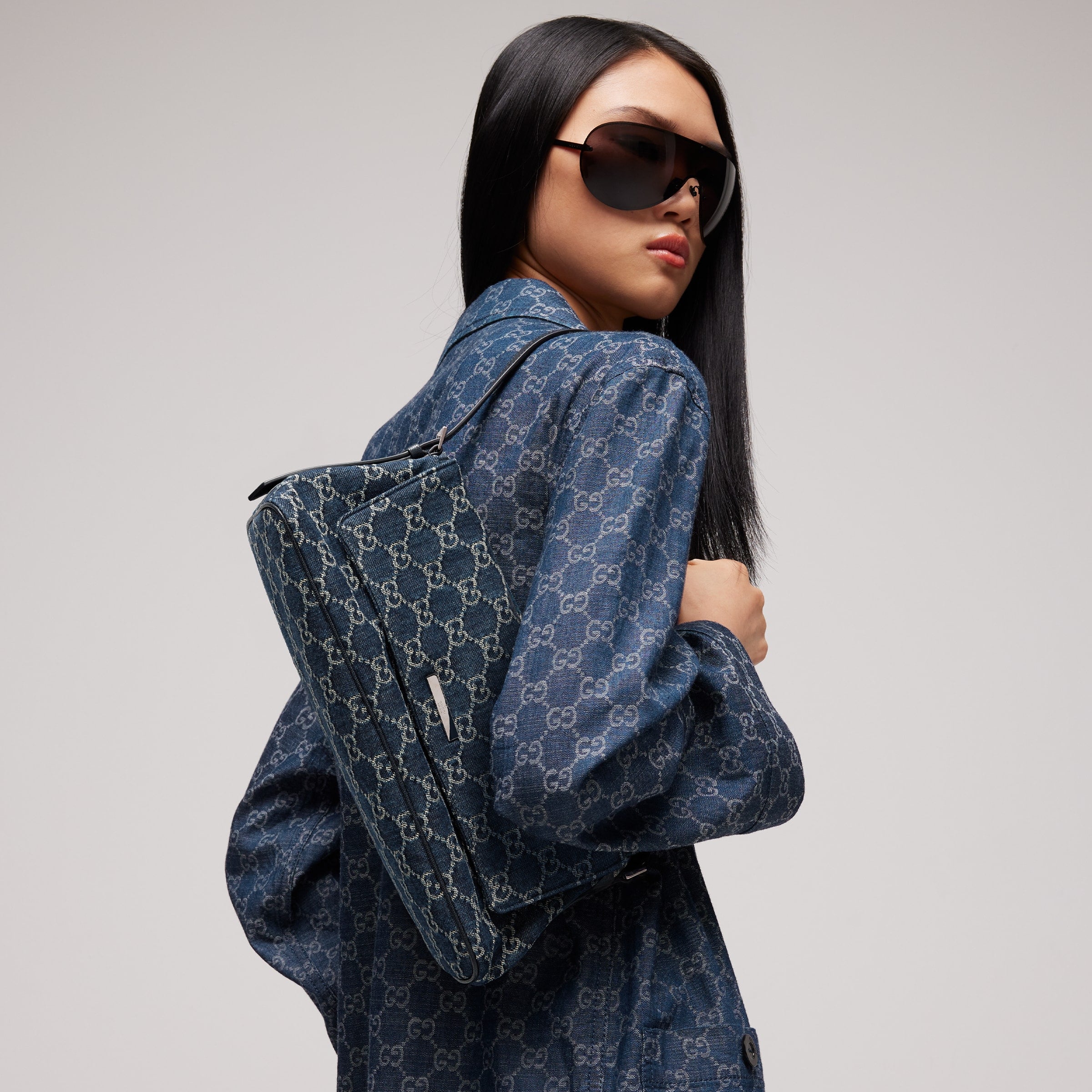 denim azul con GG