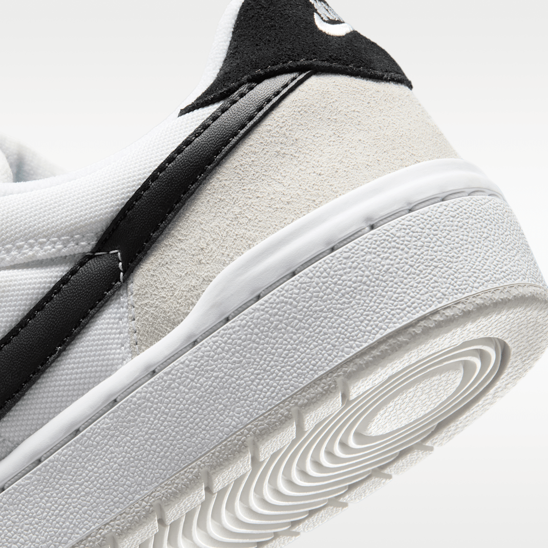 White/Summit White/Black/Black
