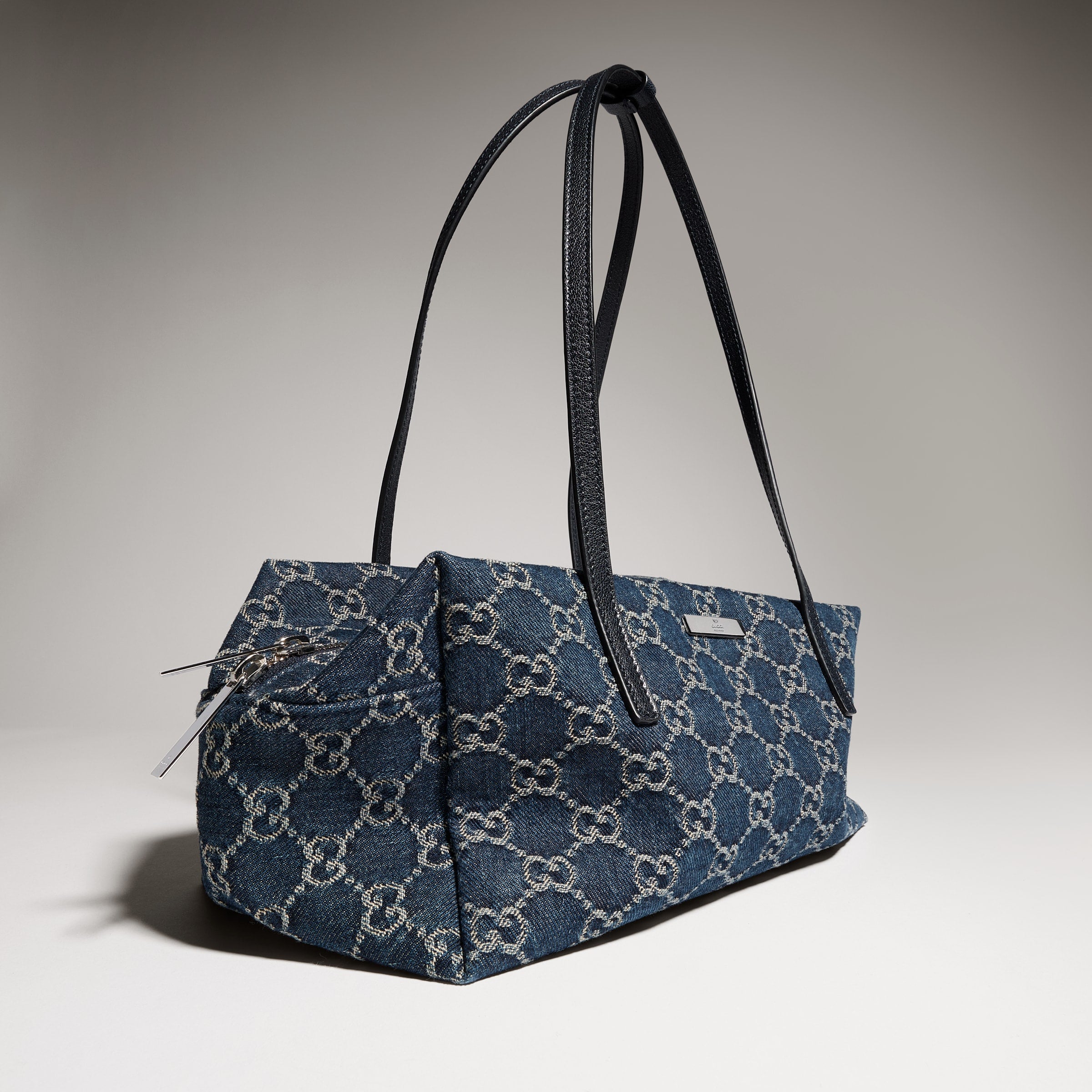 denim azul oscuro con GG