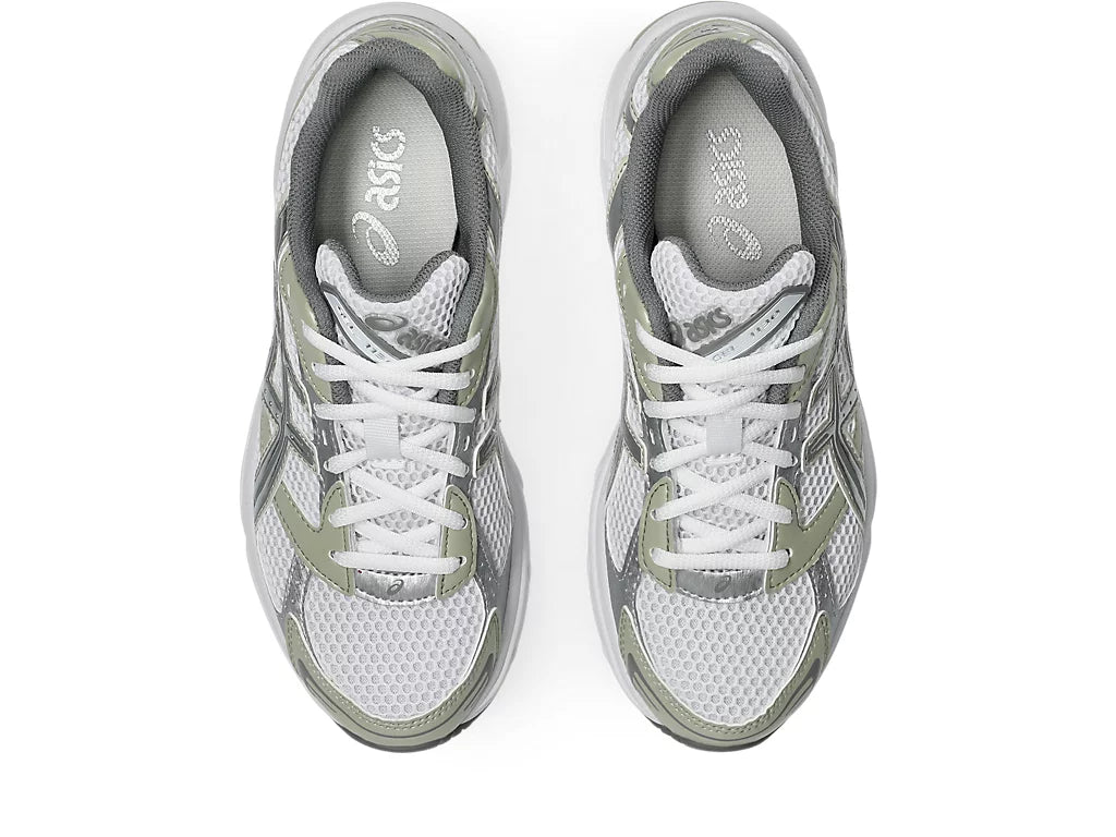 White/Dried Leaf Green