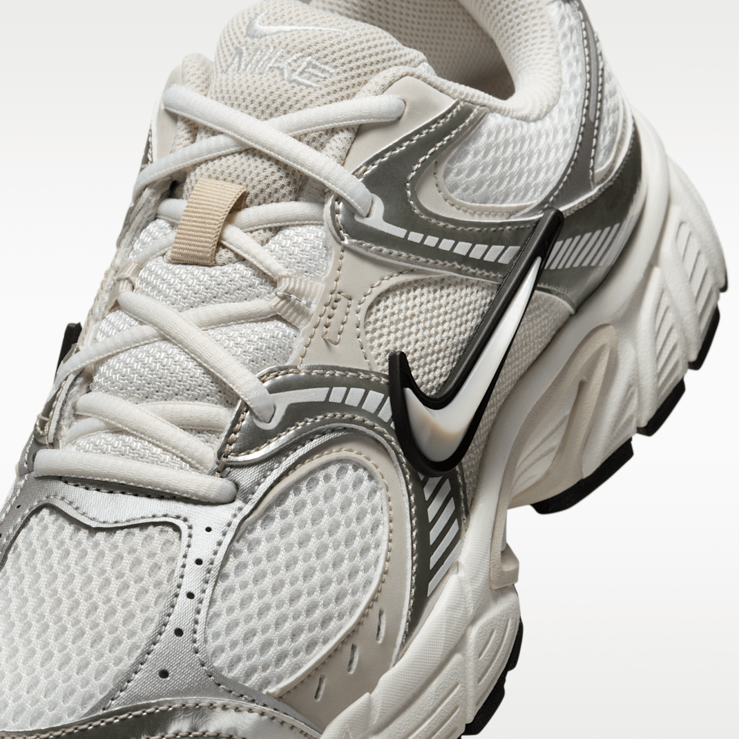 Summit White/Sail/Black/Light Orewood Brown