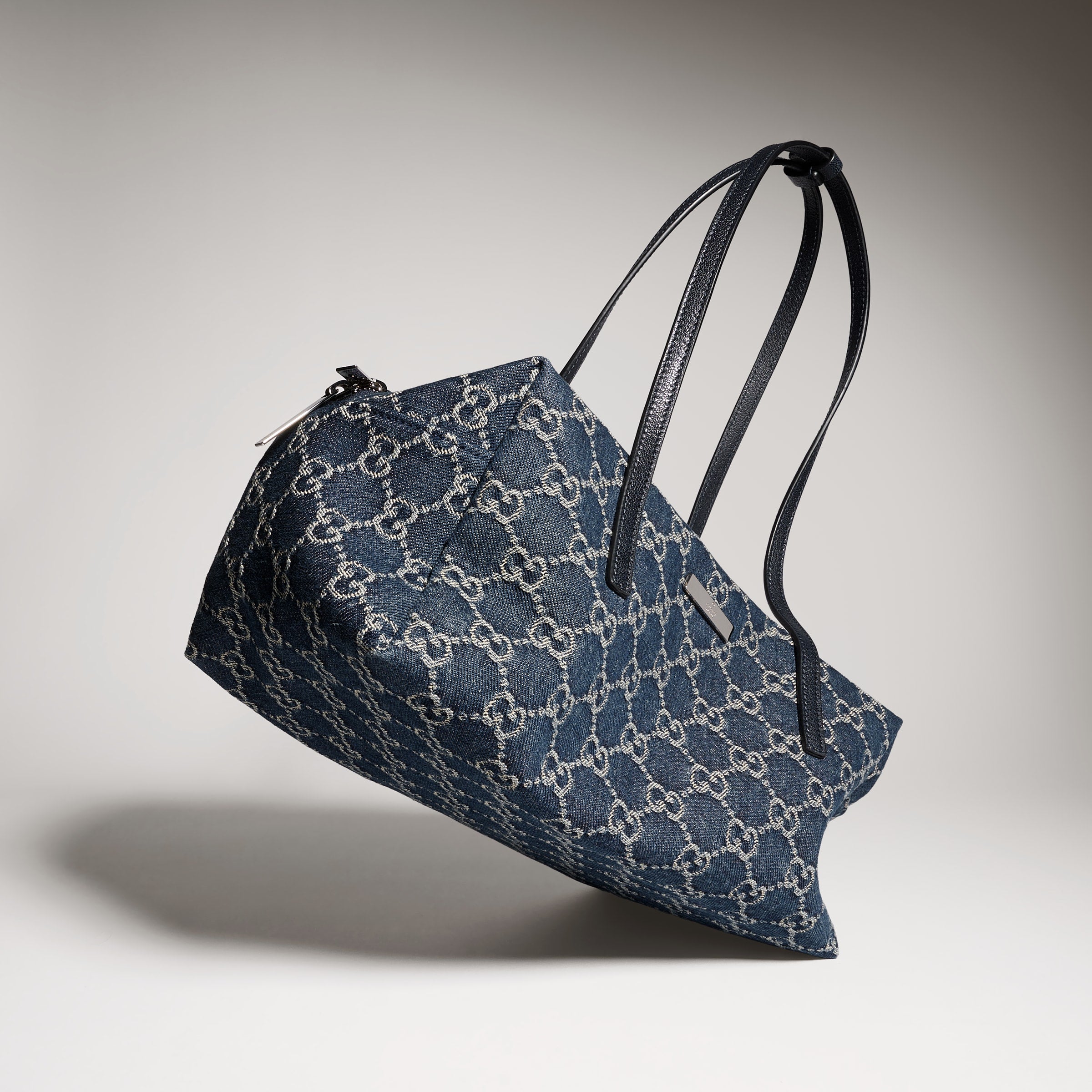 denim azul oscuro con GG