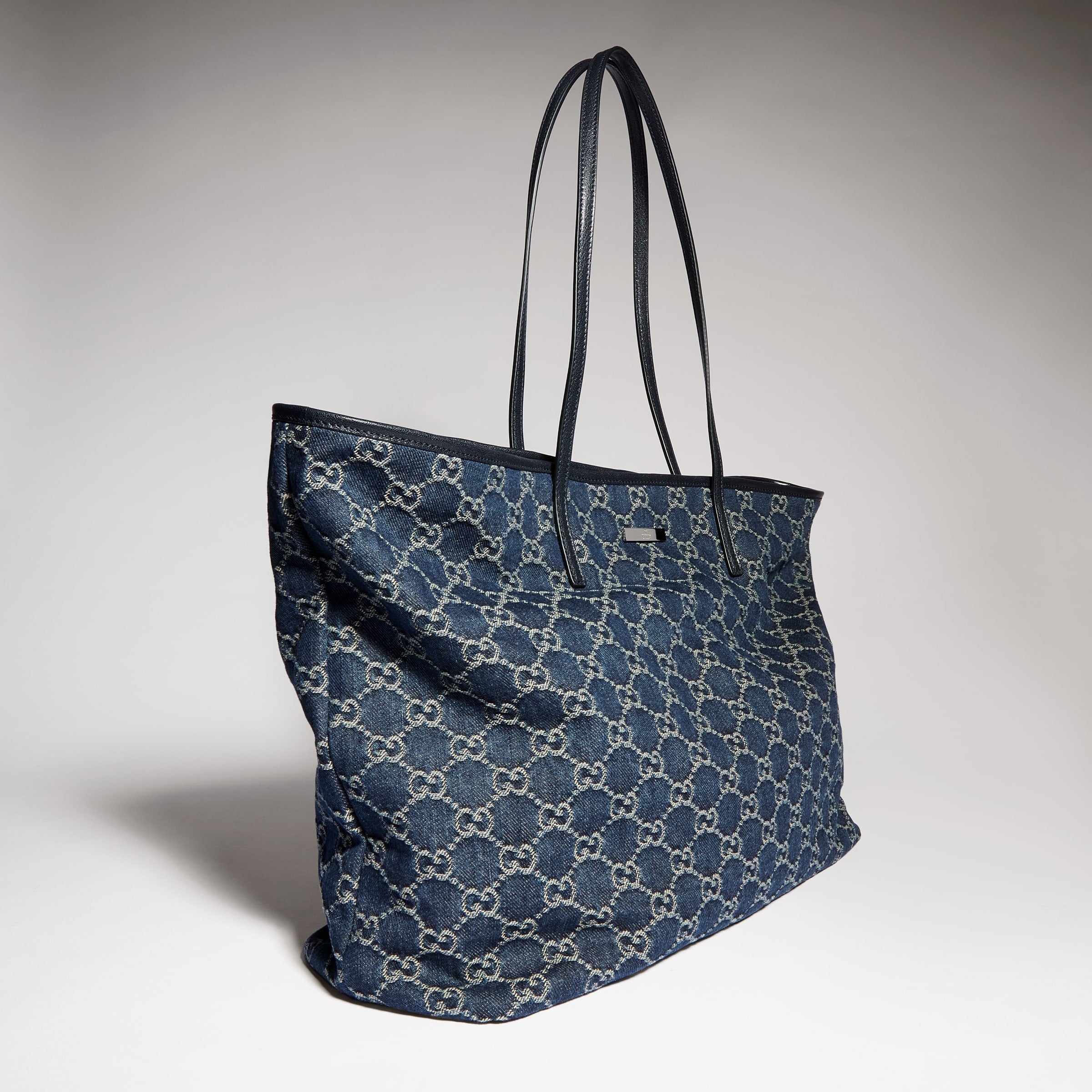 denim azul oscuro con GG