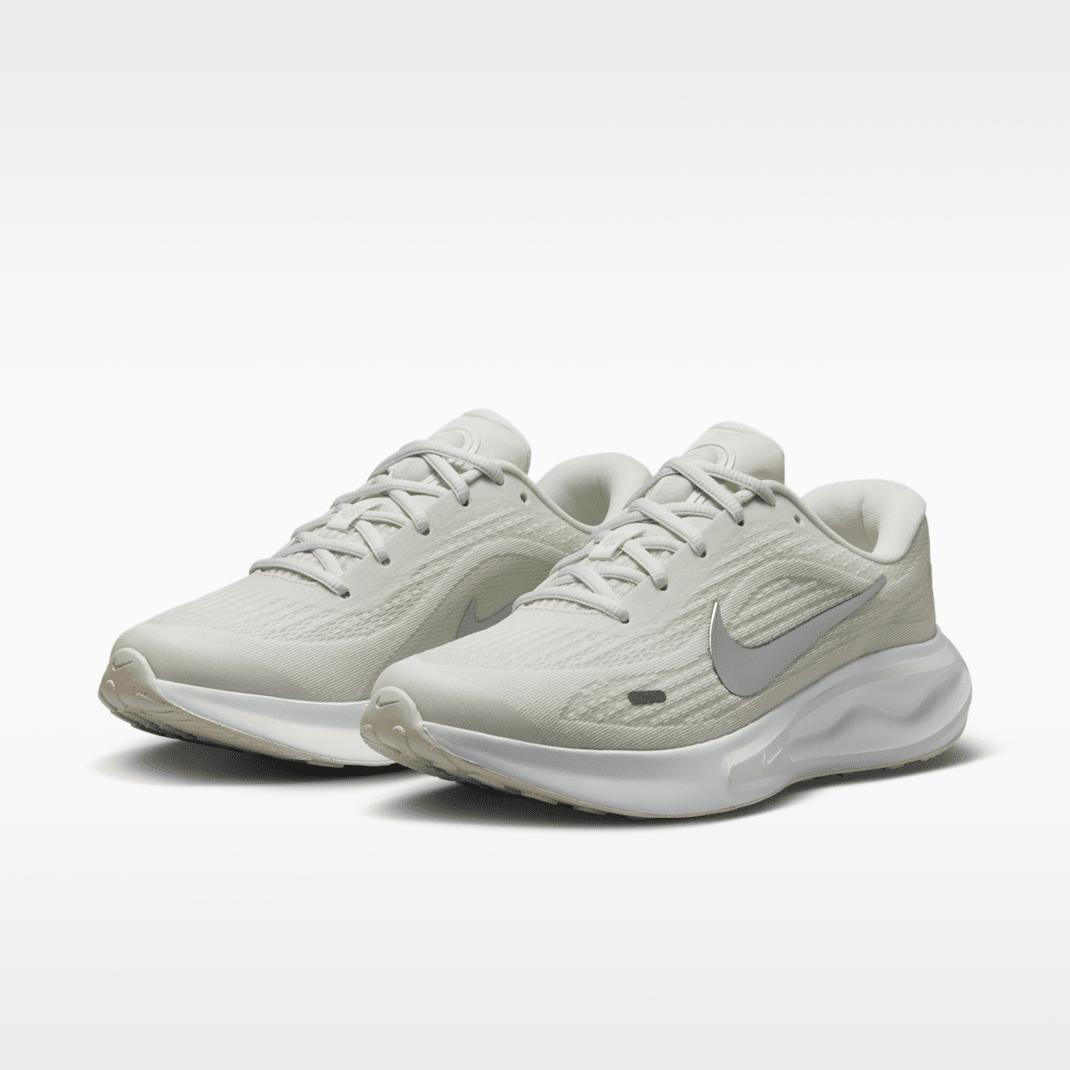 Summit White/Barely Green/White/Metallic Silver