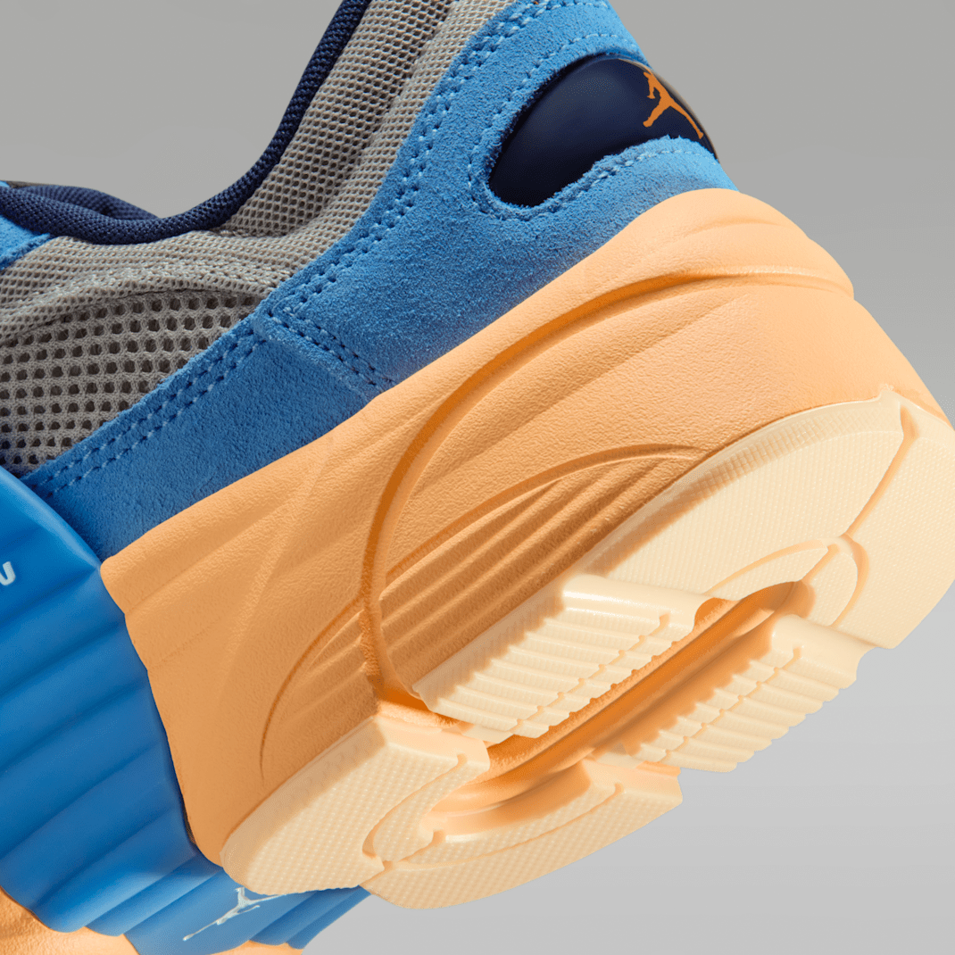 Blue Beyond/Cobblestone/Midnight Navy/Atomic Orange