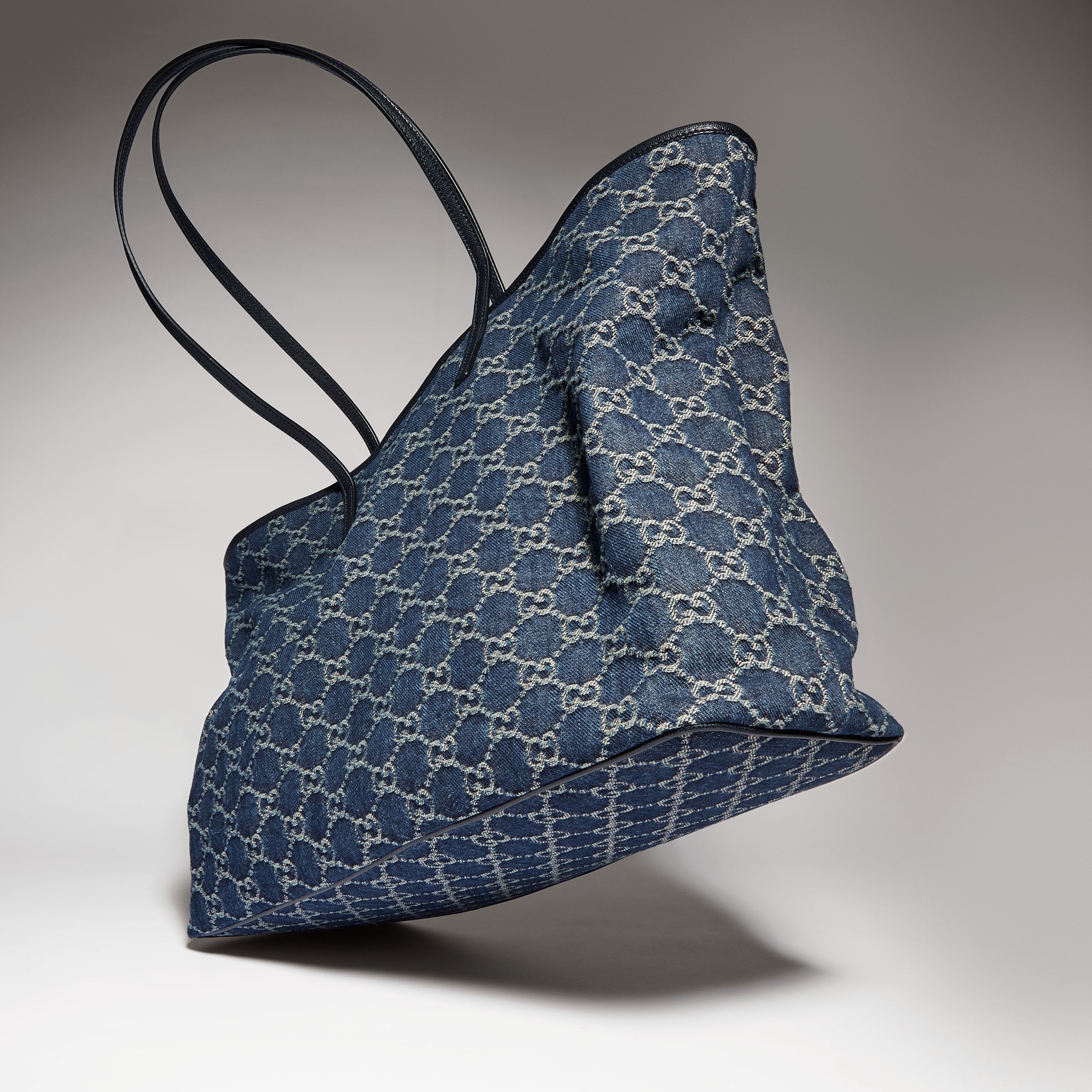 denim azul oscuro con GG