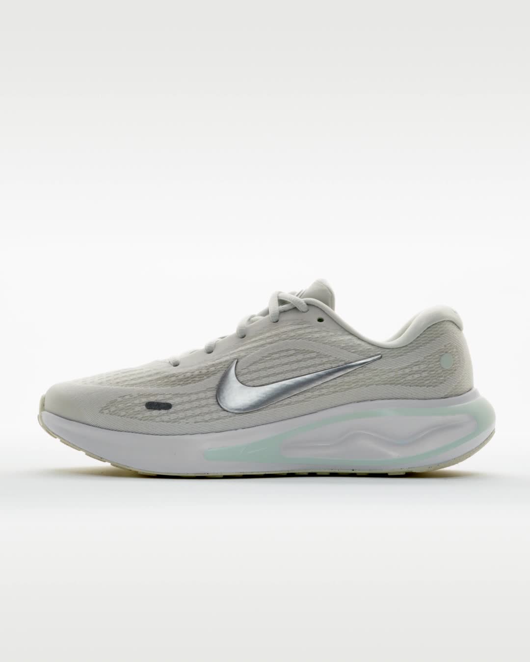 Summit White/Barely Green/White/Metallic Silver