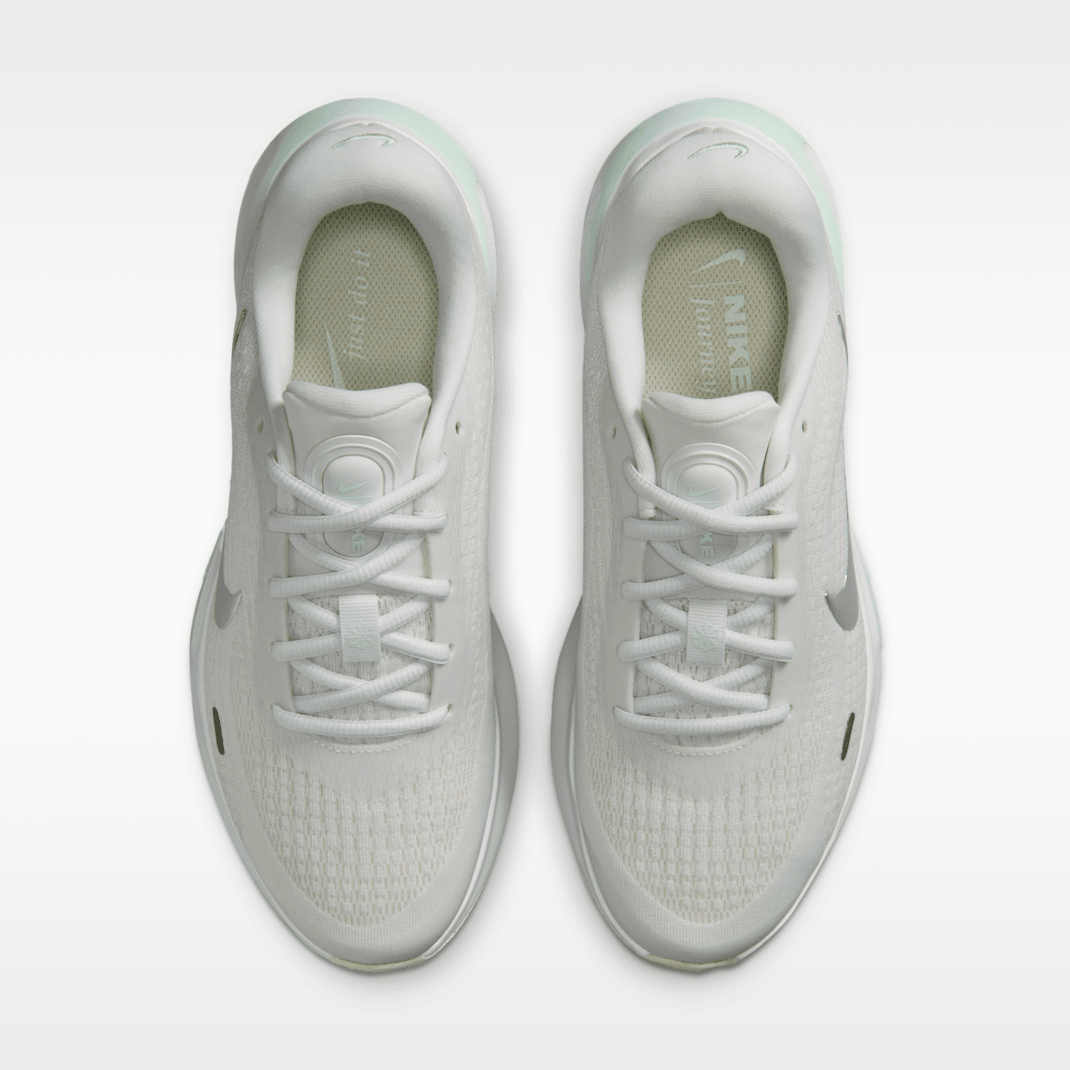 Summit White/Barely Green/White/Metallic Silver