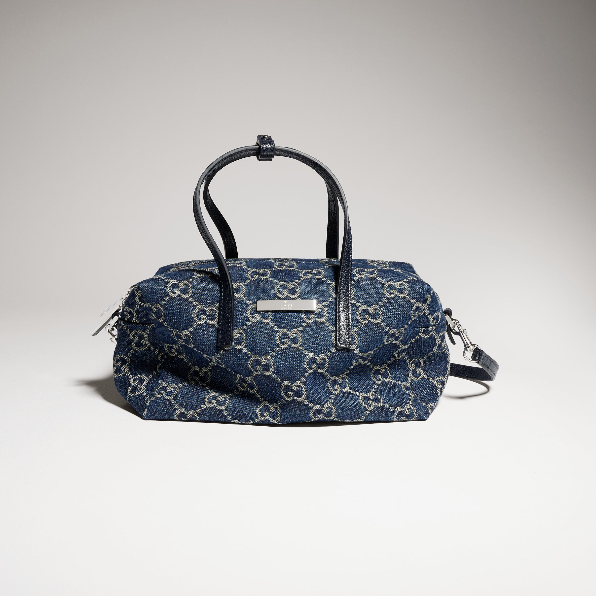 denim azul oscuro con GG