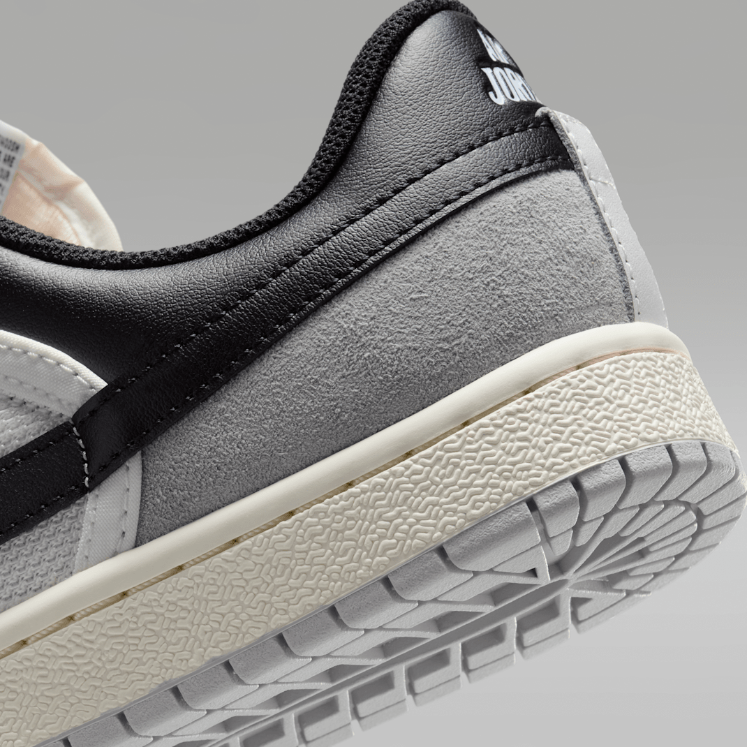 Summit White/Light Smoke Grey/Sail/Black