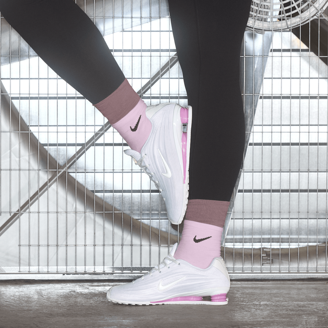 White/Light Magenta