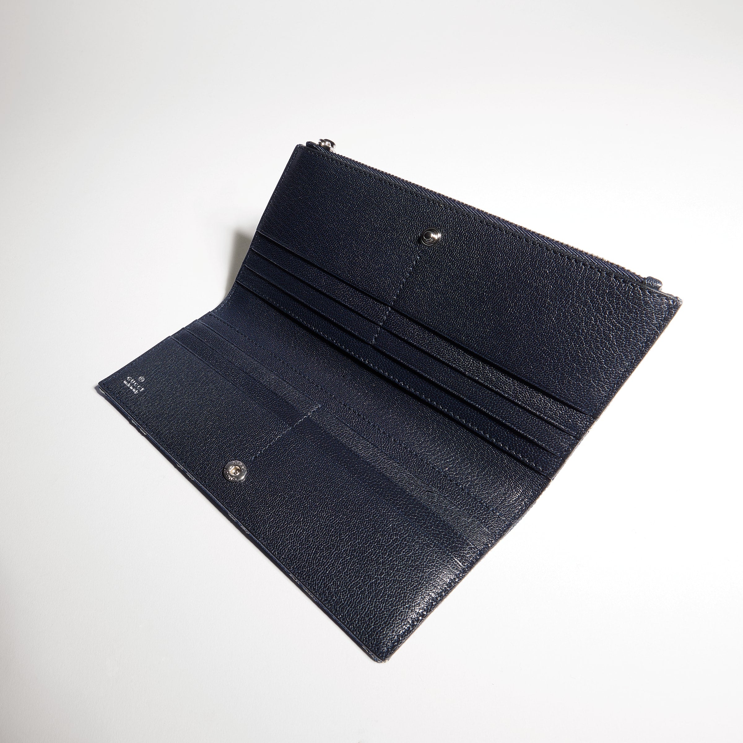 denim azul oscuro con GG