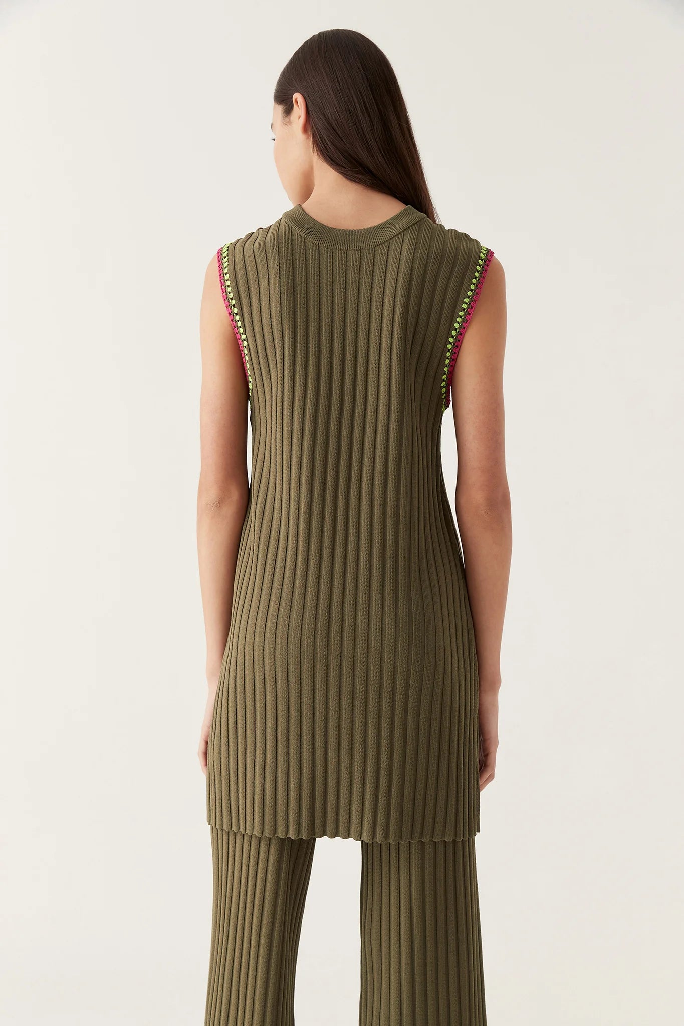 DEEP OLIVE