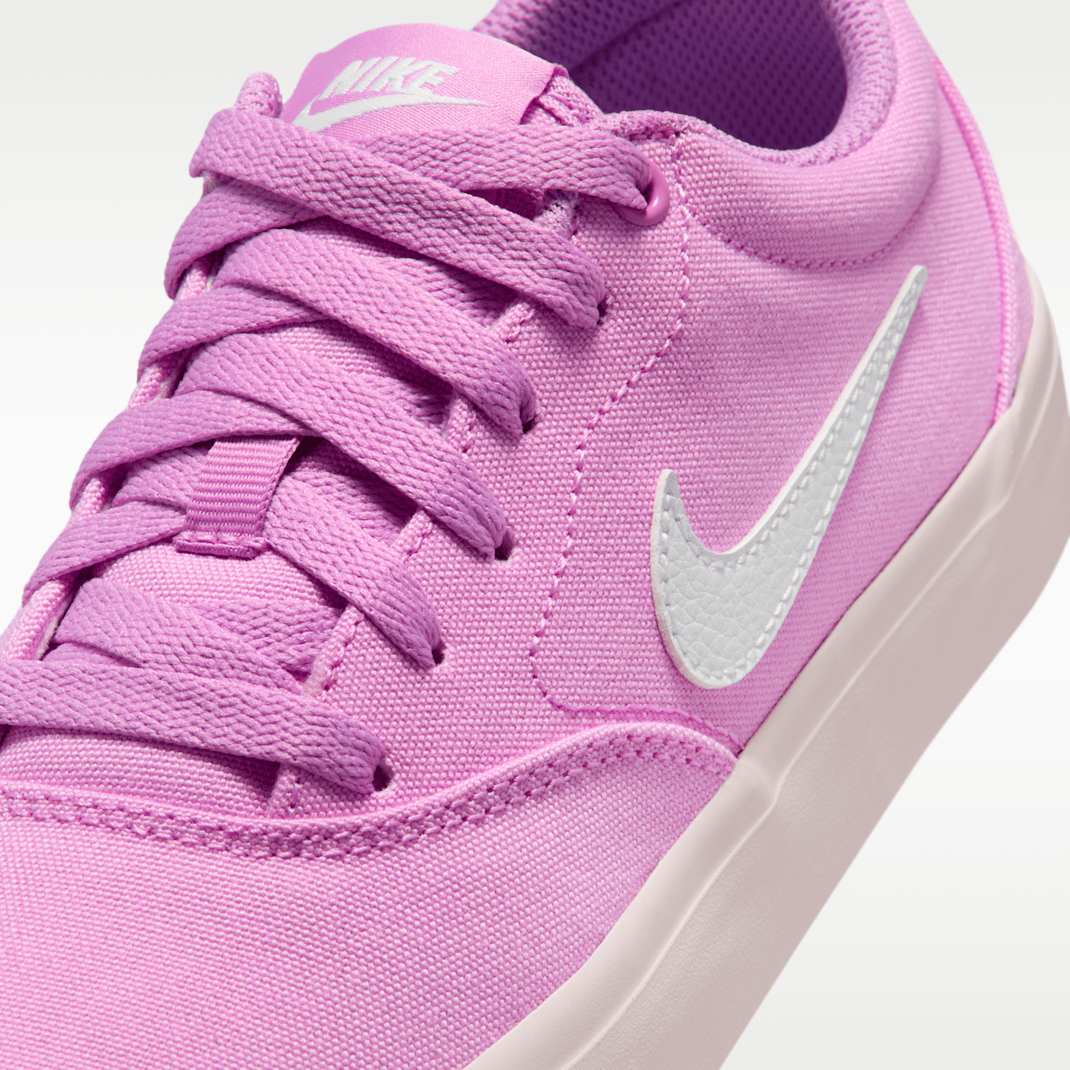 Light Magenta/Silt Red/White