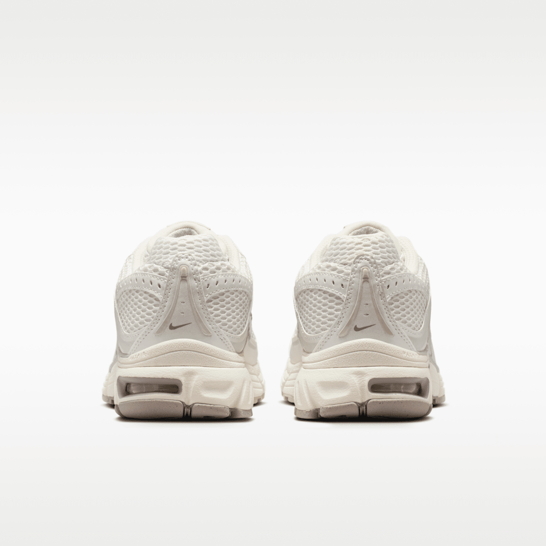 Phantom/Light Bone/Sail/Metallic Summit White