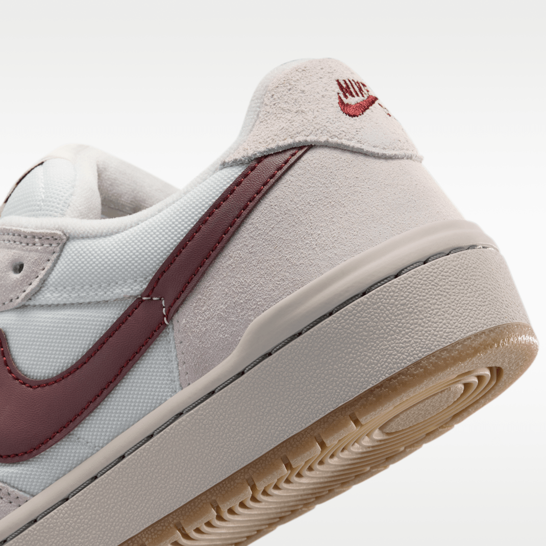 Summit White/Phantom/Gum Light Brown/Mystic Dates