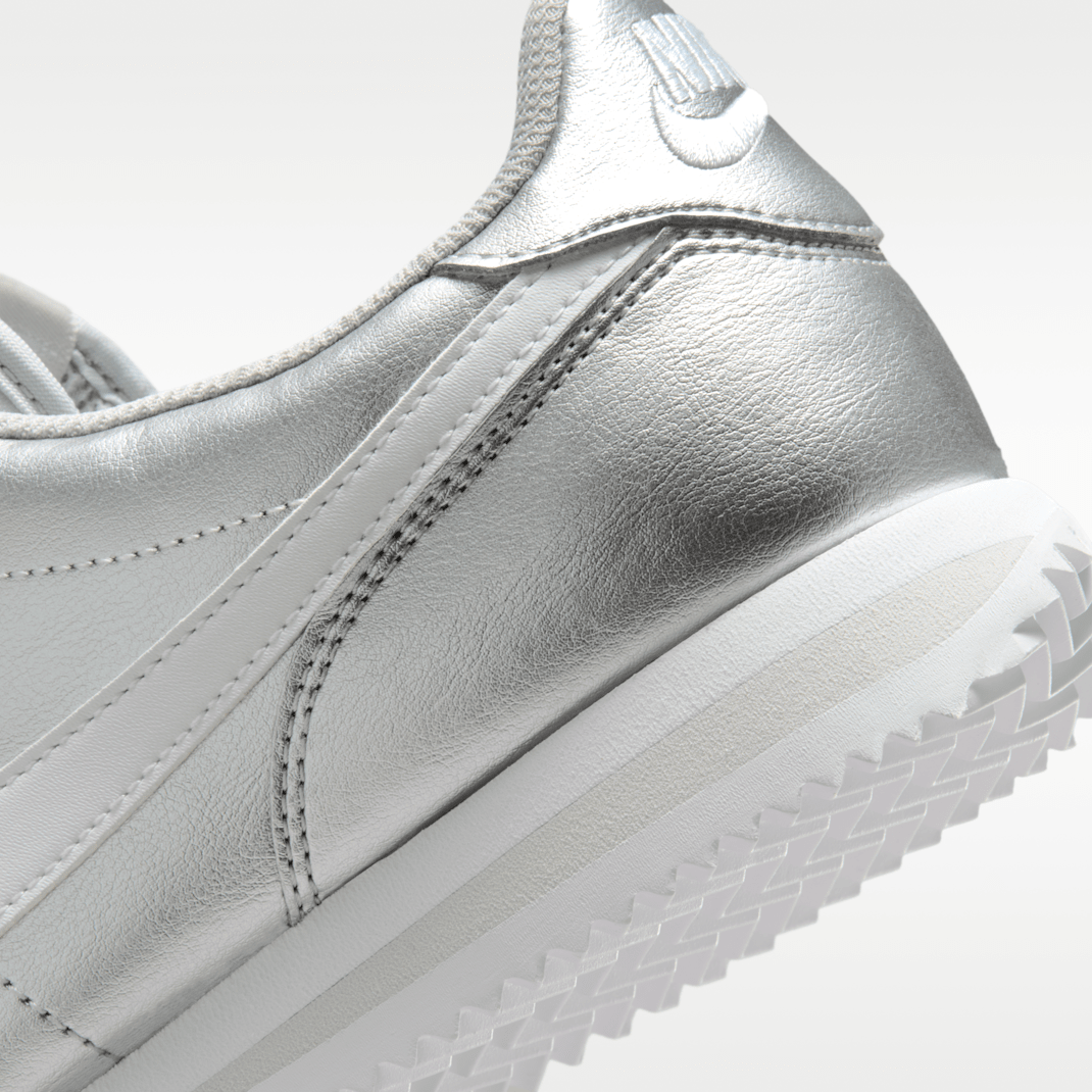 Metallic Silver/Grey Fog/White
