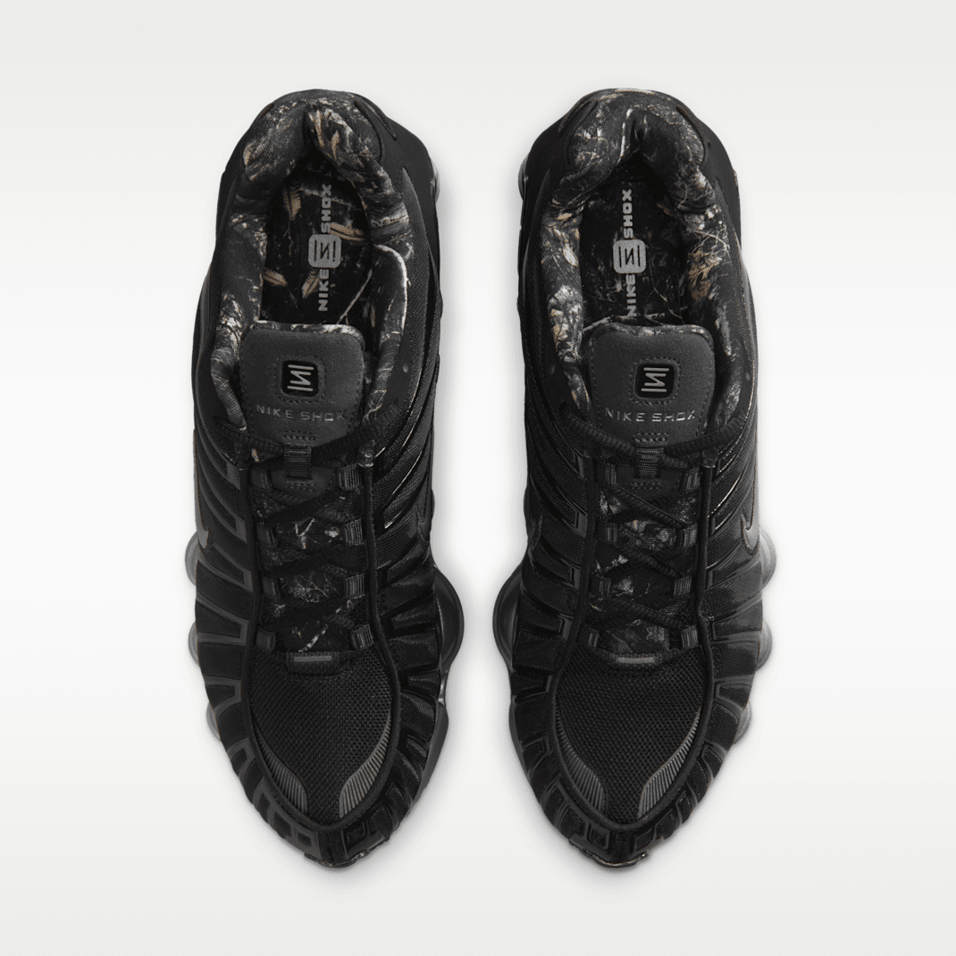 Black/Metallic Cool Grey/Dark Smoke Grey