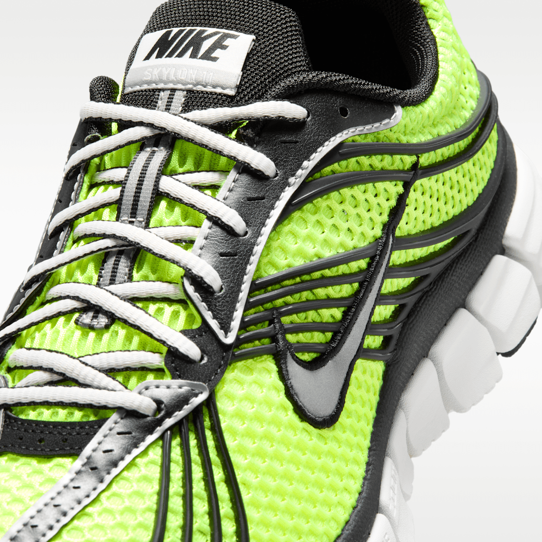 Volt/Black/Light Smoke Grey/Metallic Silver