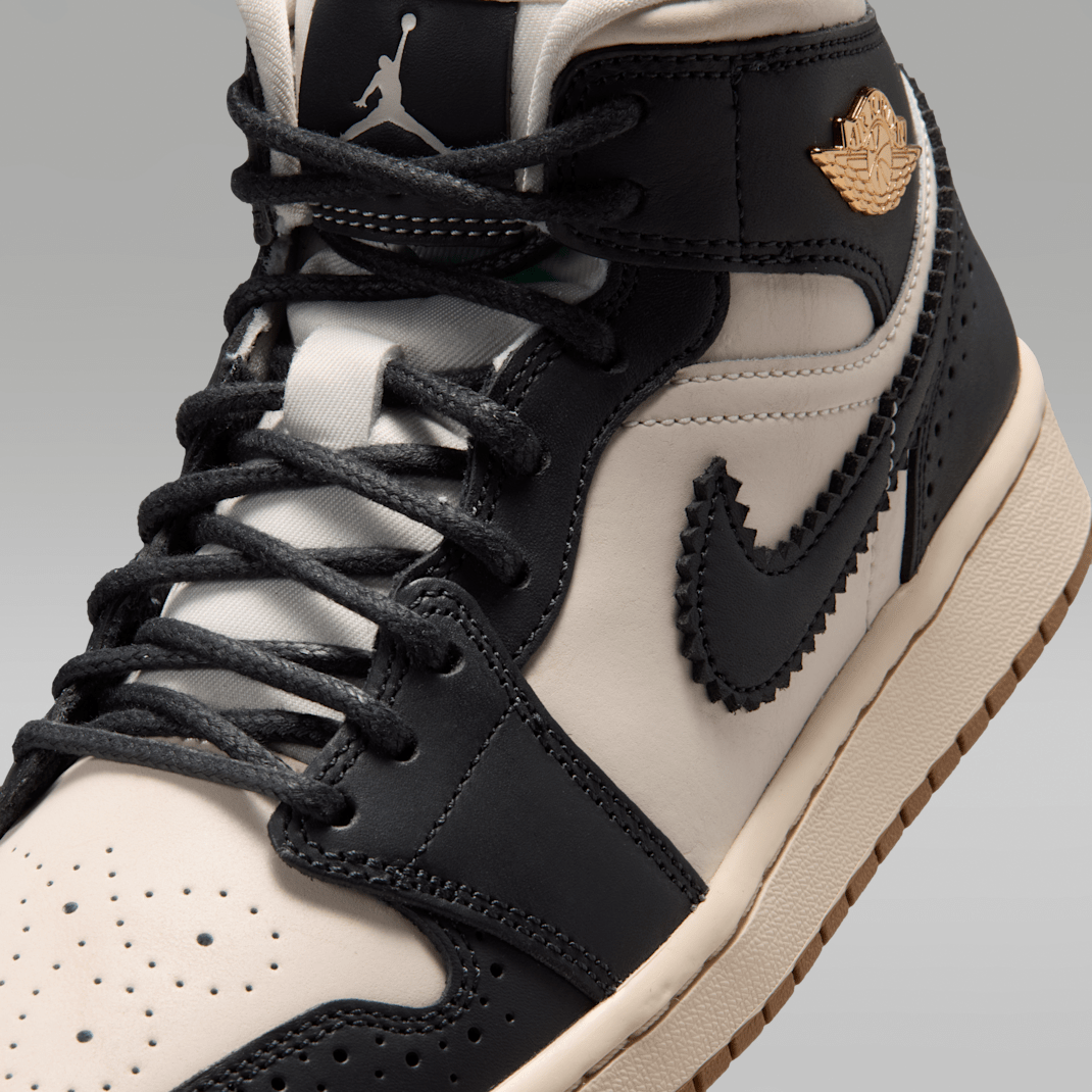 Off Noir/Chalk/Pearl White/Chalk