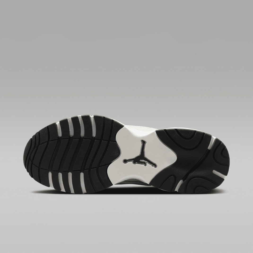 Summit White/Metallic Silver/Black