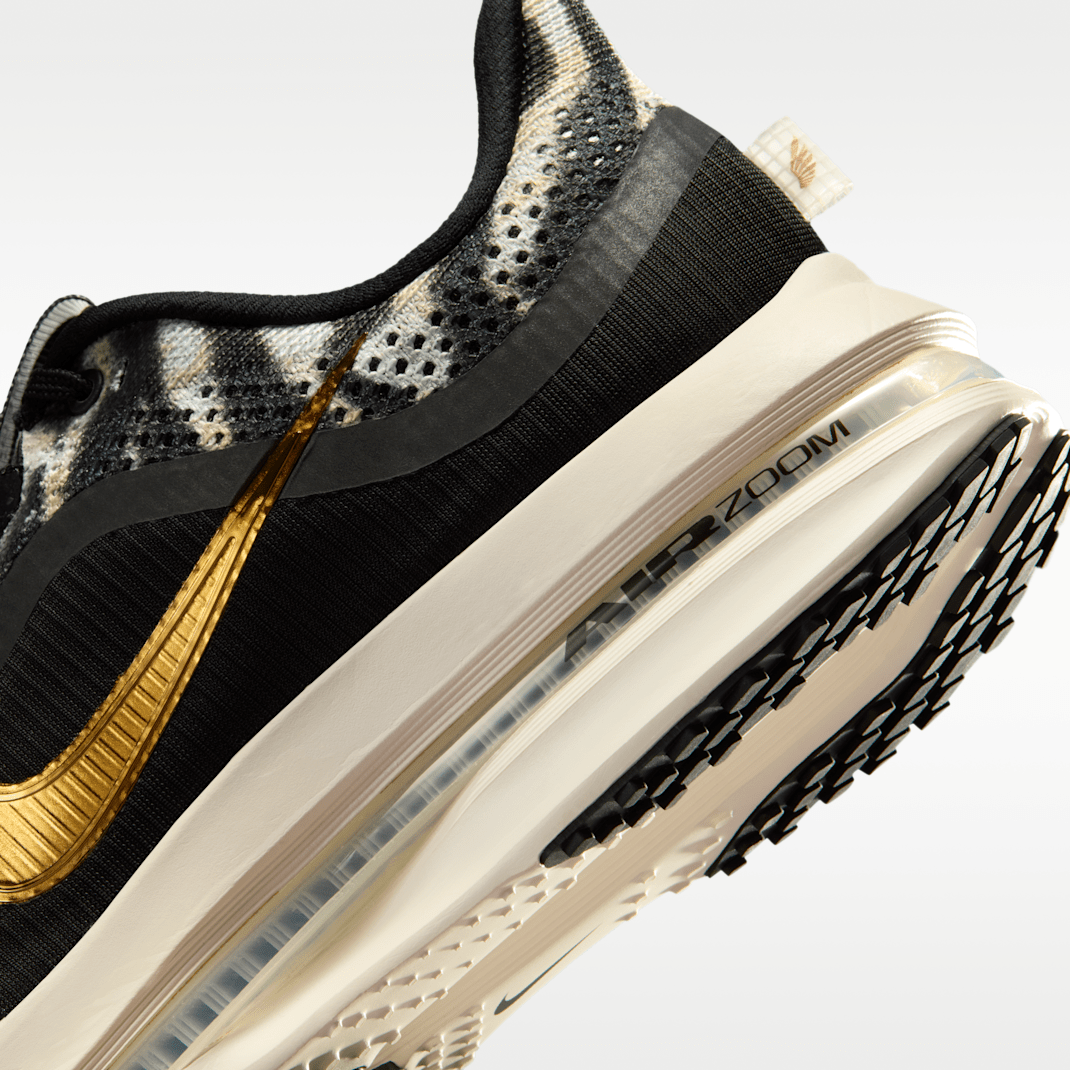 Black/Phantom/Dark Hazel/Metallic Gold