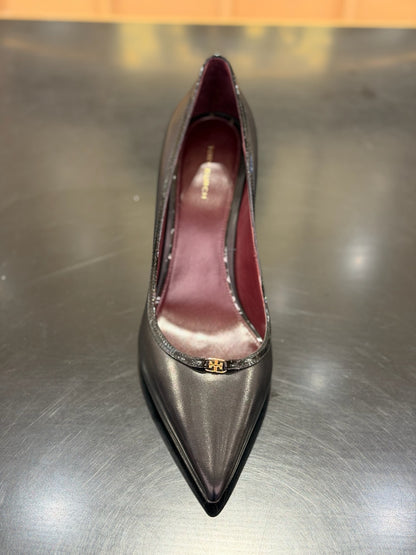 Double t buckle pump