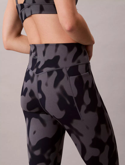 Giga Smoked Camo / Turbulence